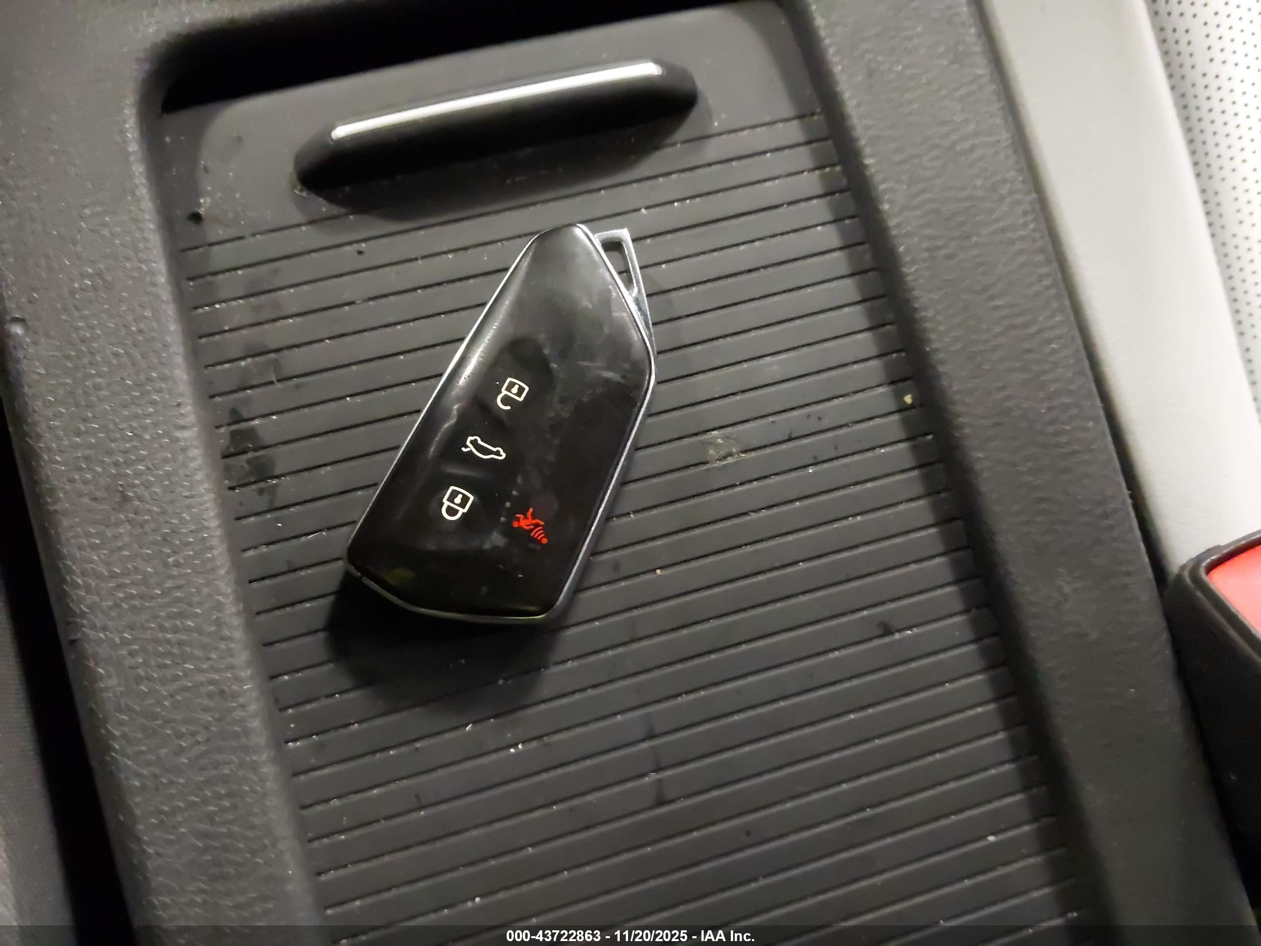 VOLKSWAGEN ID.4 image 11