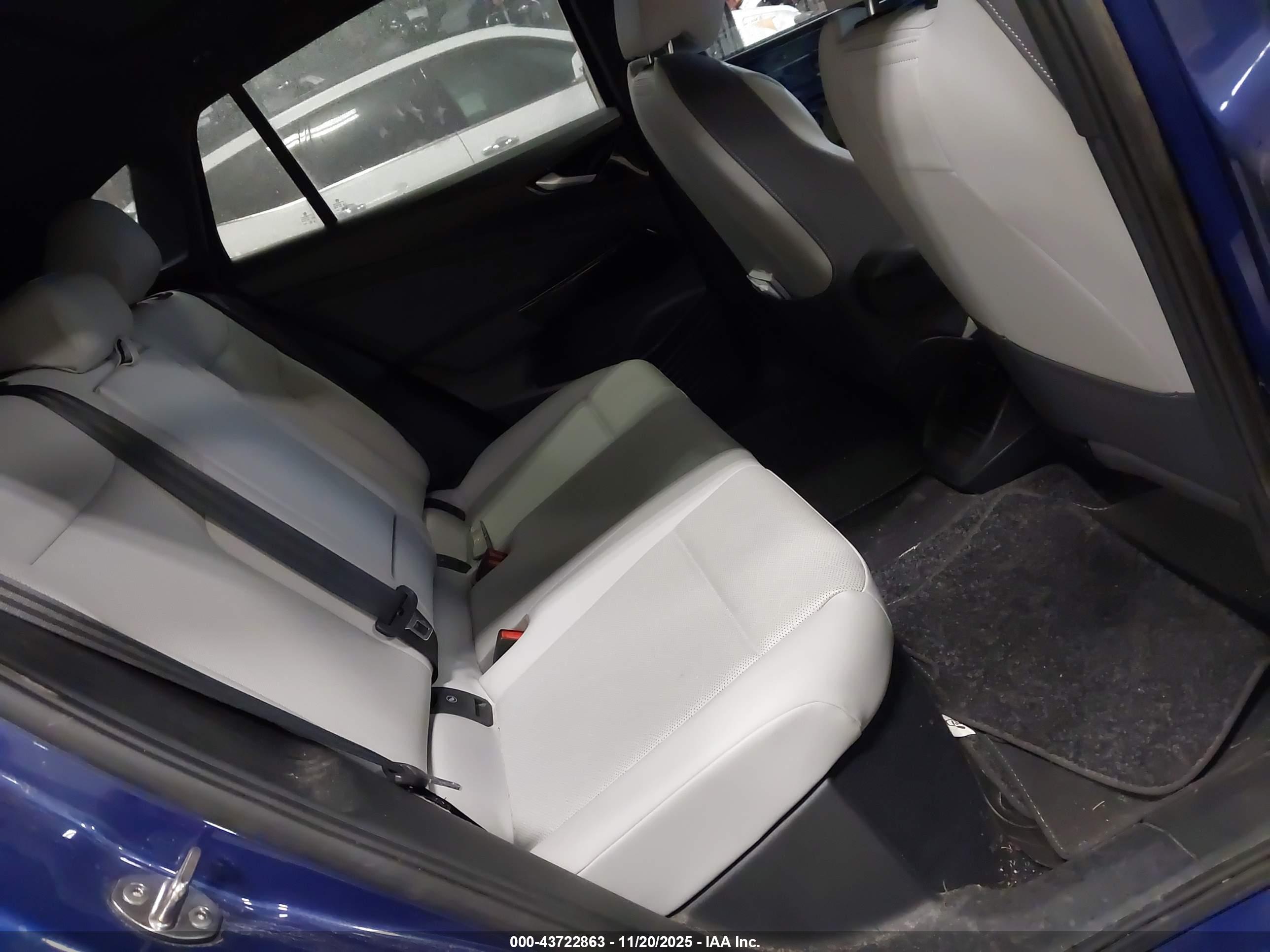 VOLKSWAGEN ID.4 image 8