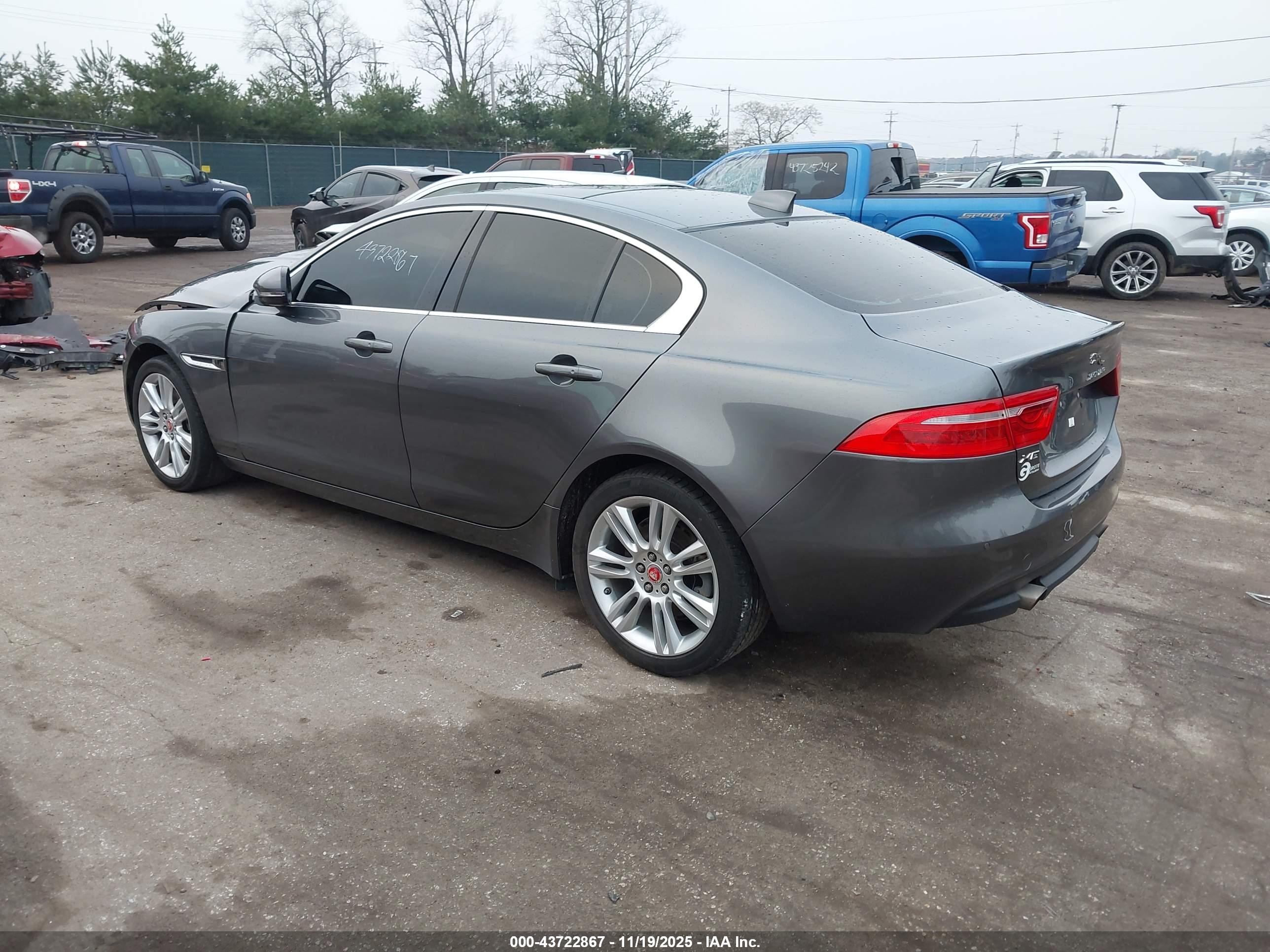 JAGUAR XE image 3