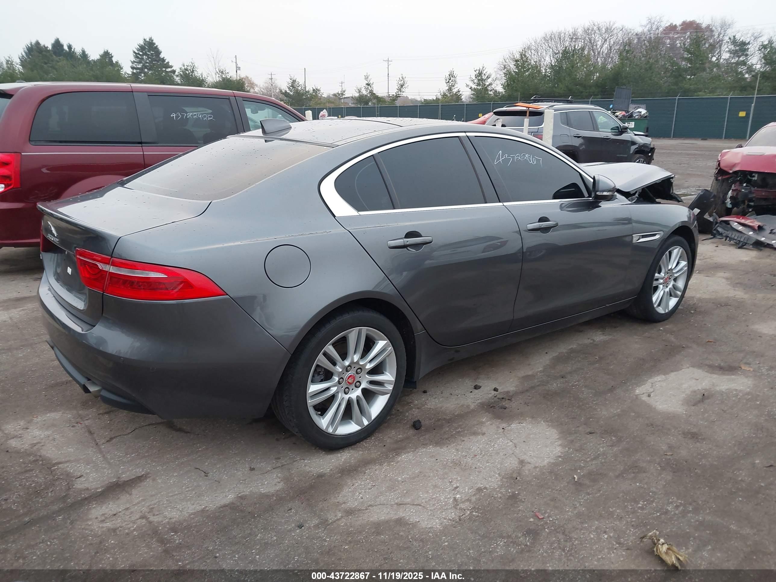 JAGUAR XE image 4