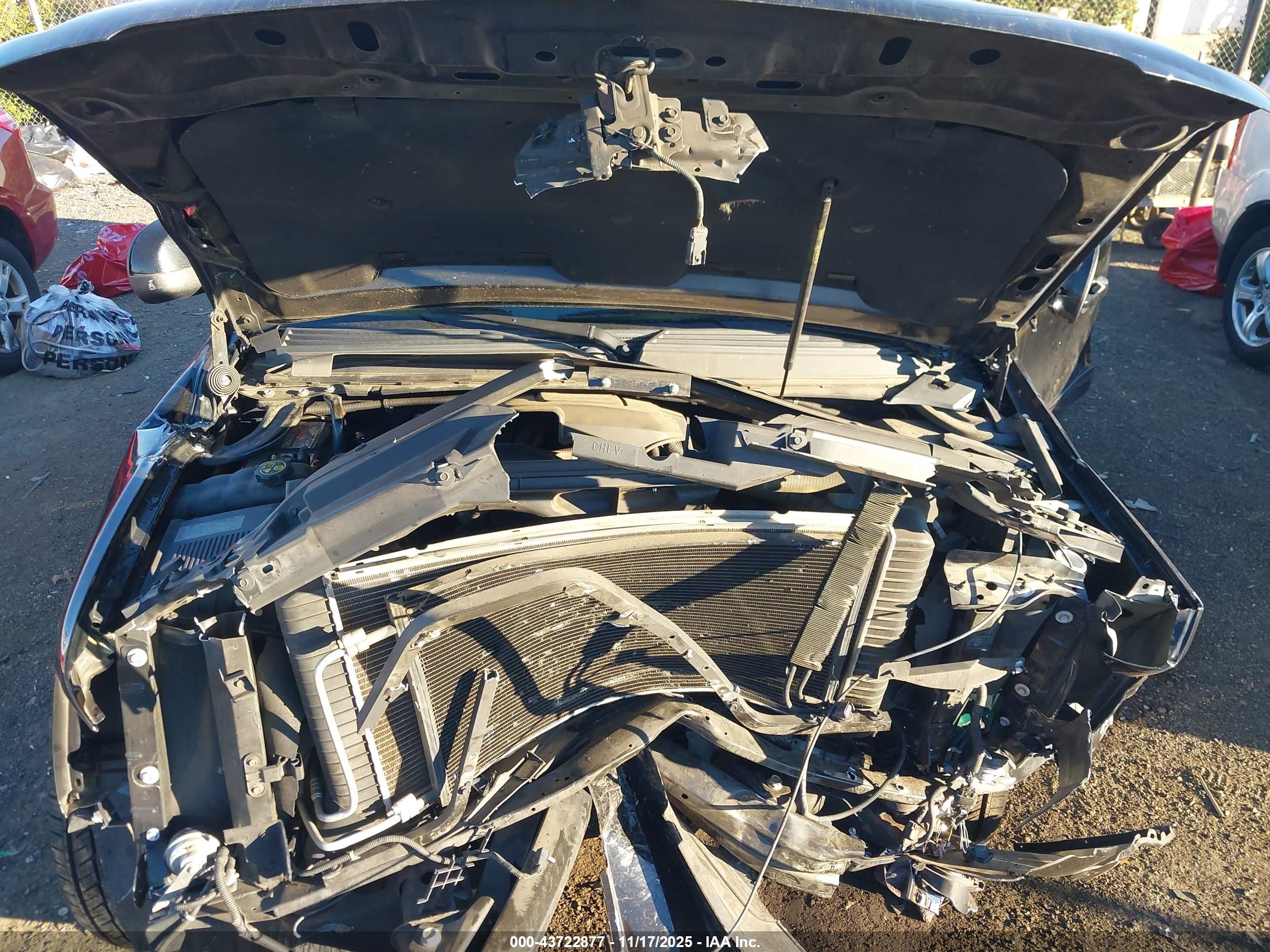CHEVROLET SUBURBAN image 10