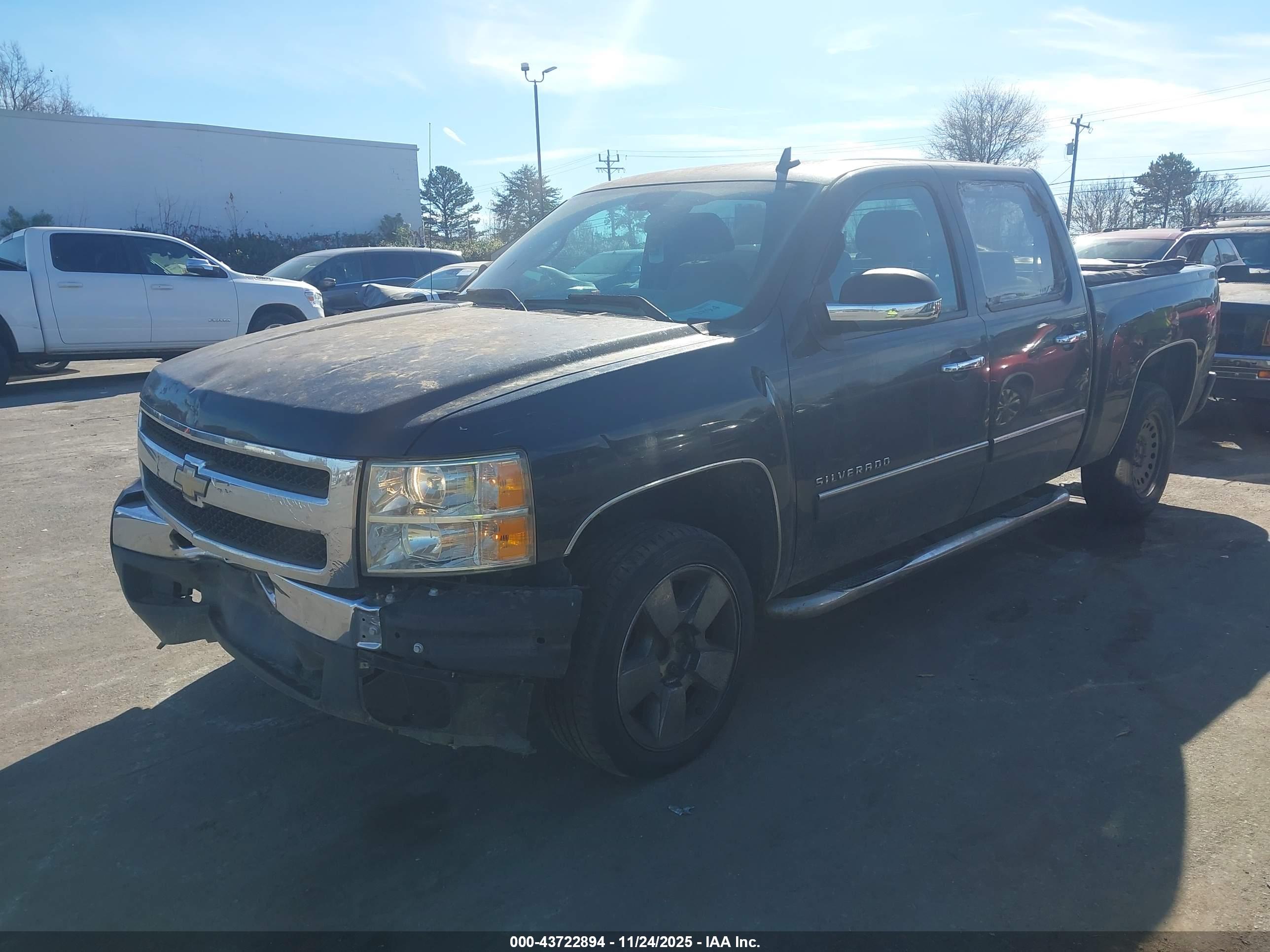 CHEVROLET SILVERADO image 2