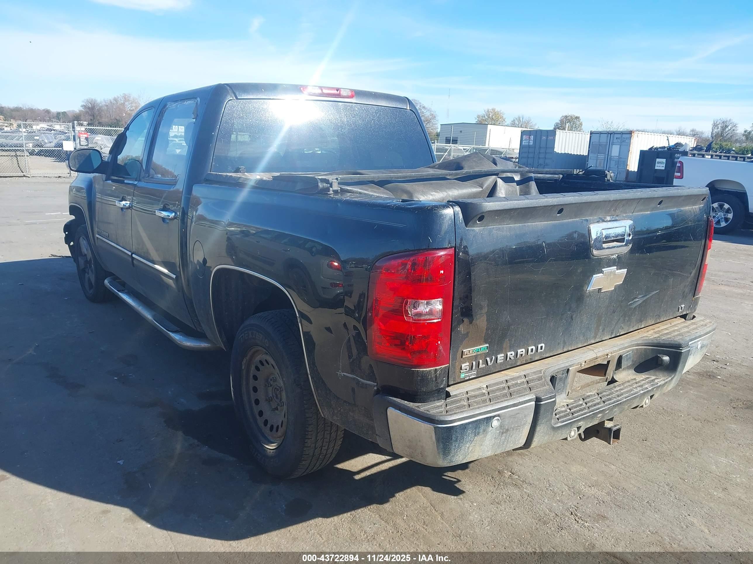 CHEVROLET SILVERADO image 3