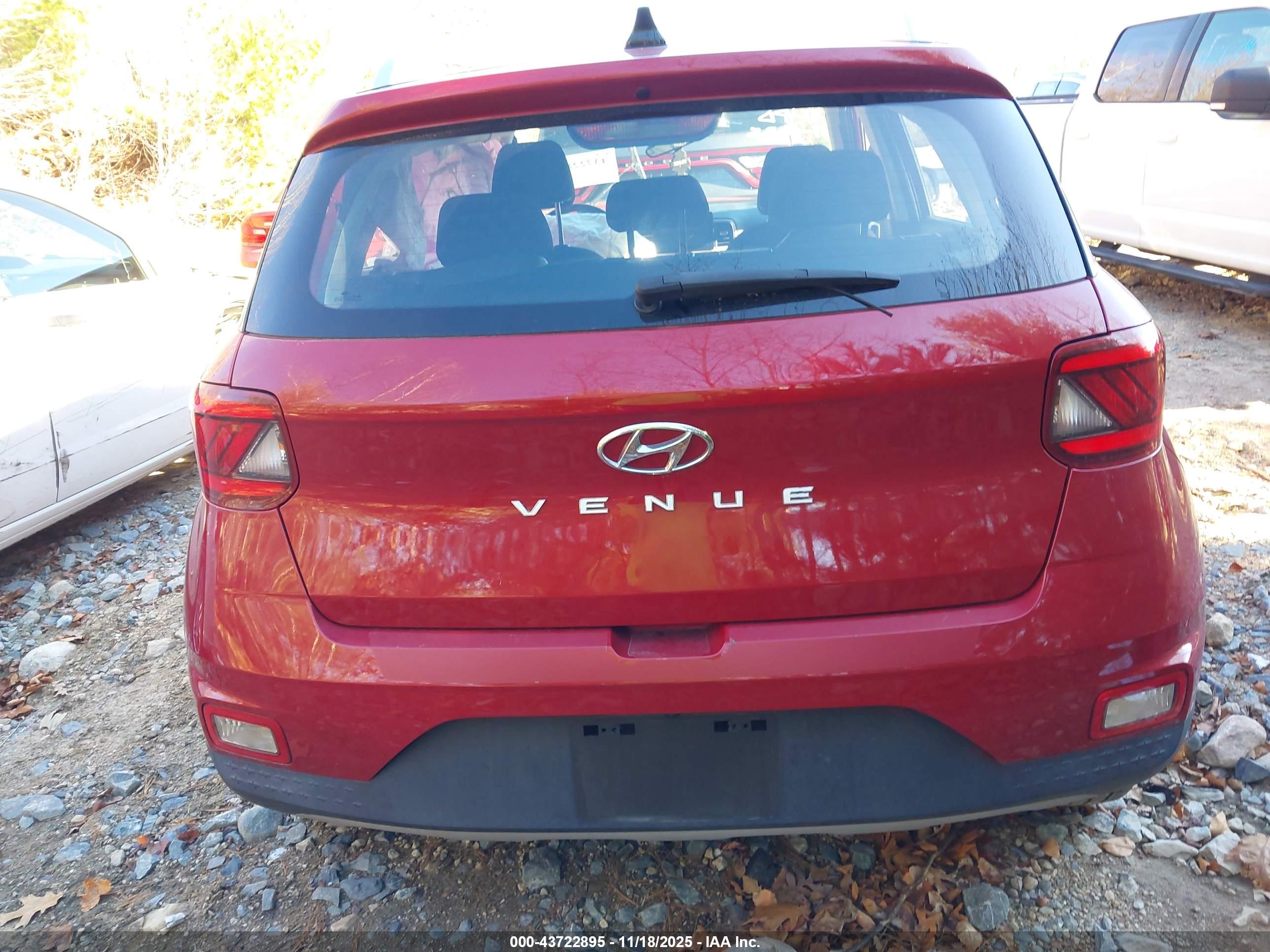 HYUNDAI VENUE image 4
