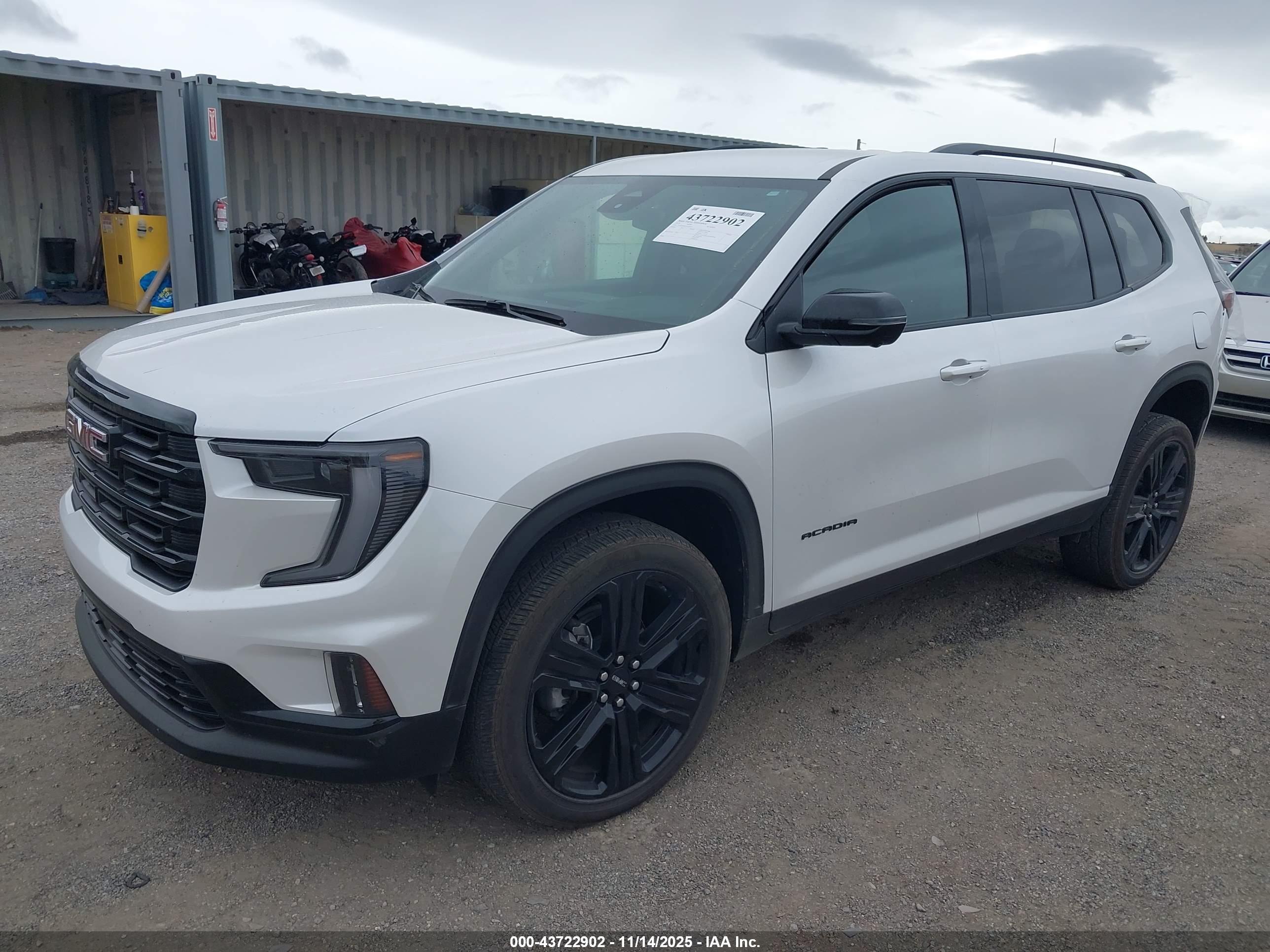 GMC ACADIA image 2