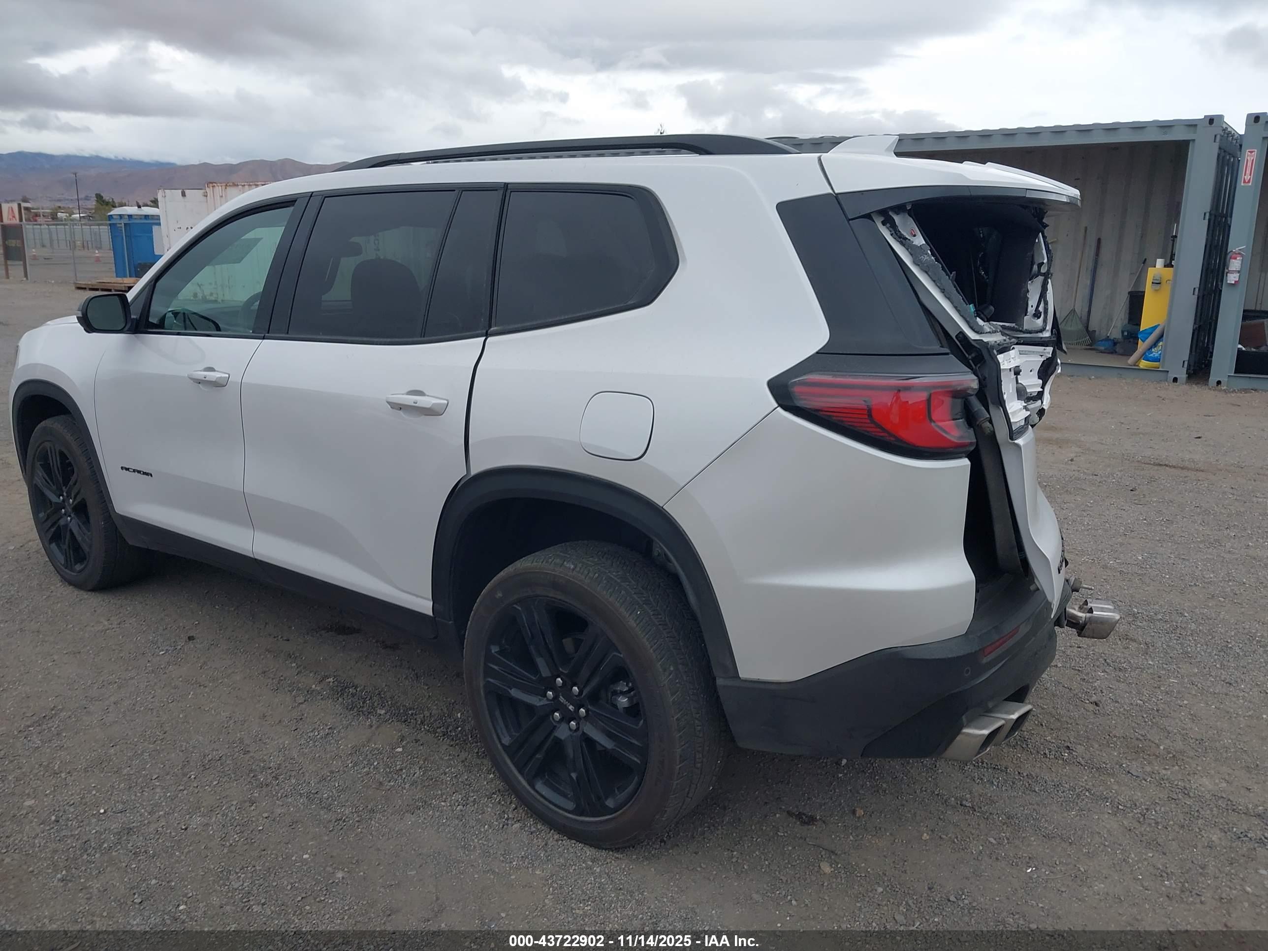 GMC ACADIA image 3