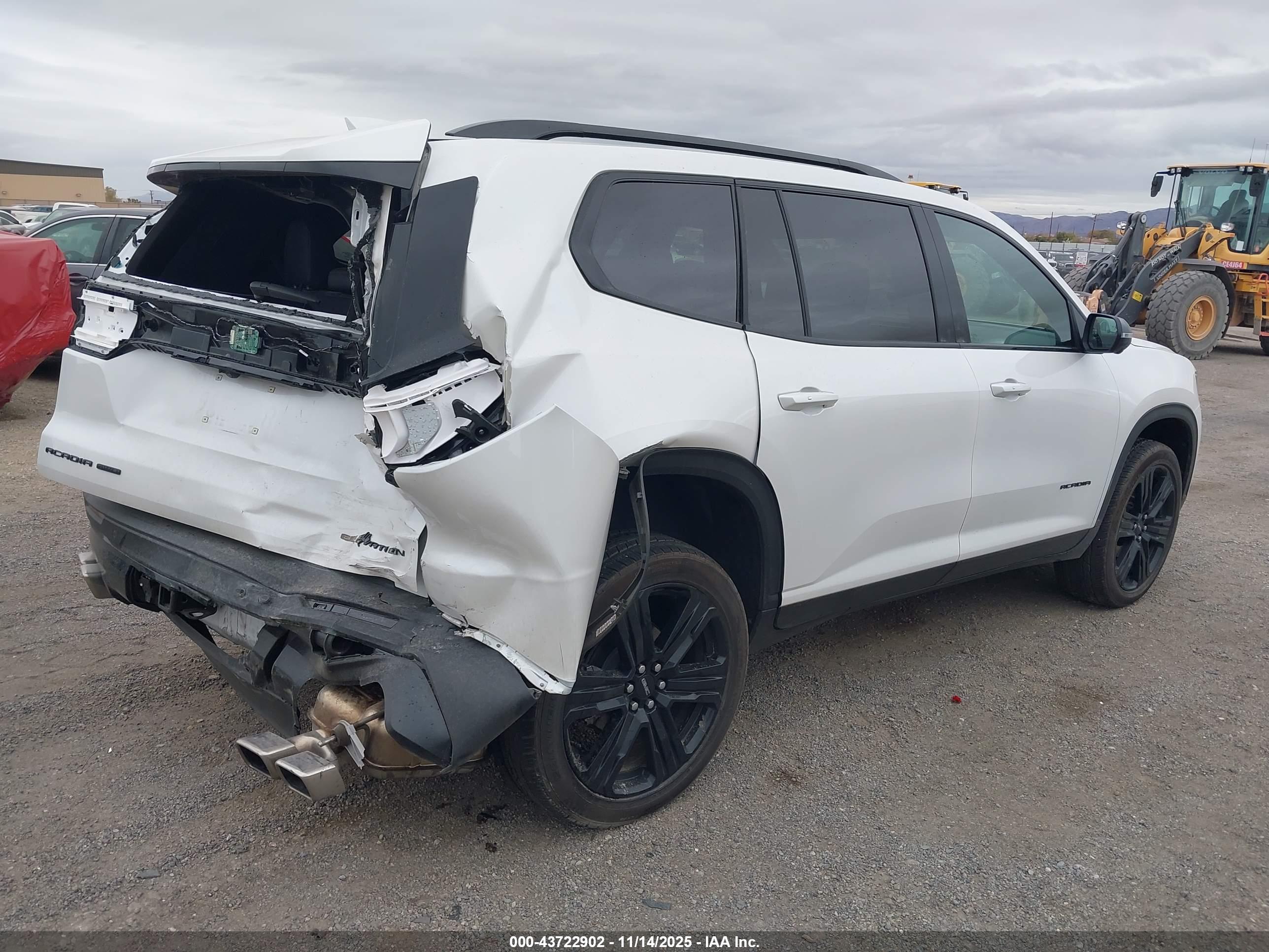 GMC ACADIA image 4