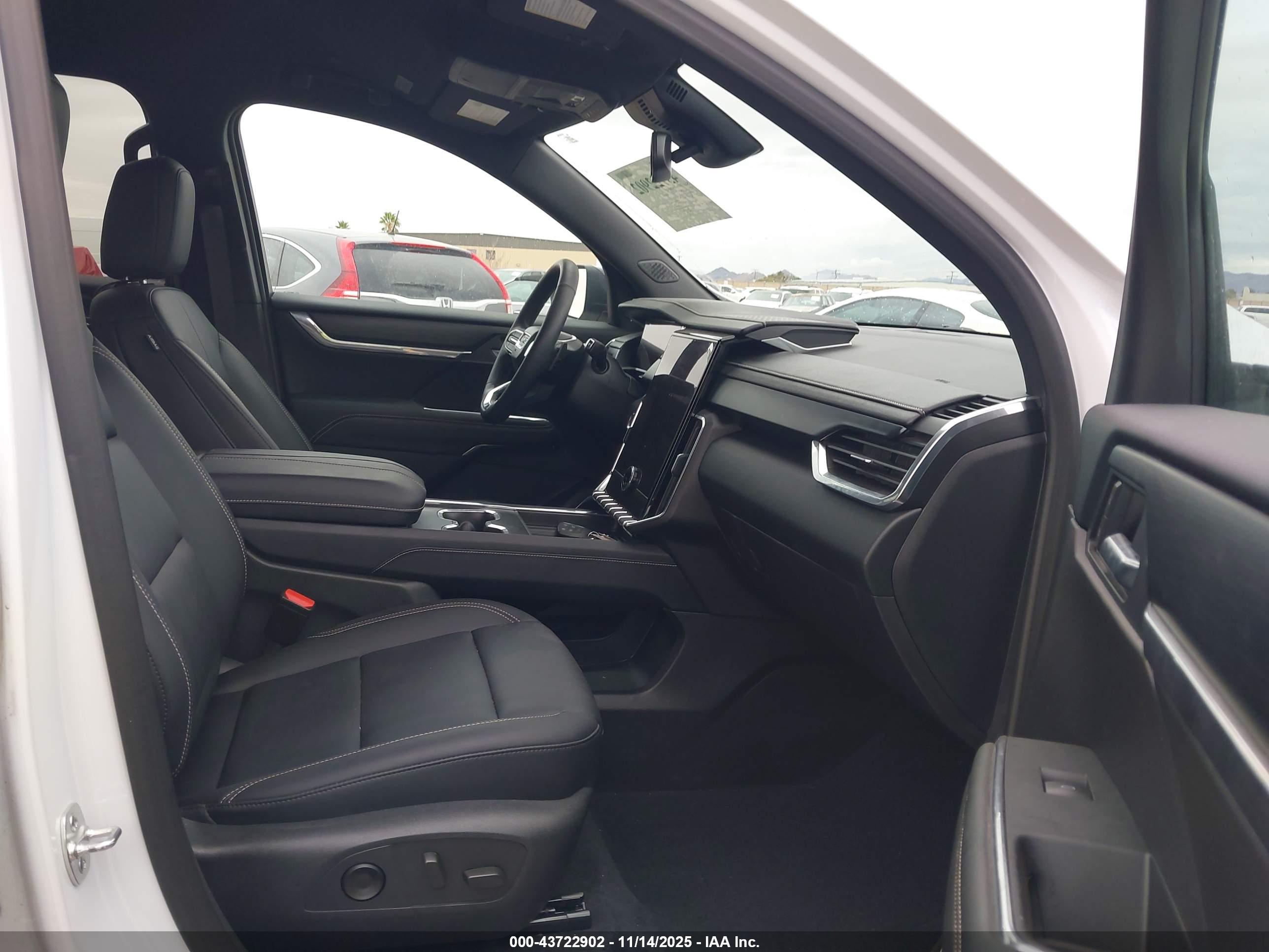 GMC ACADIA image 5