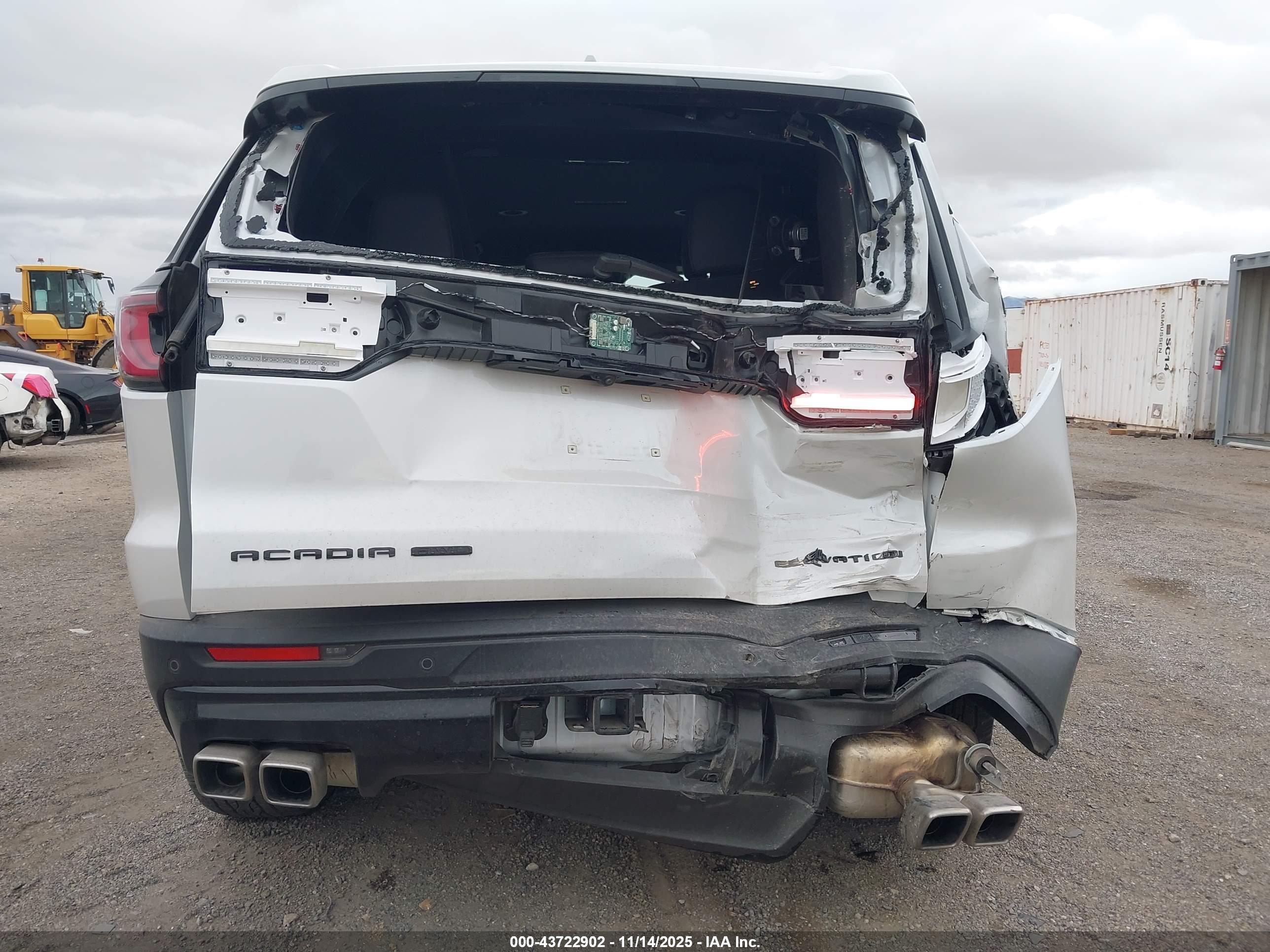 GMC ACADIA image 6