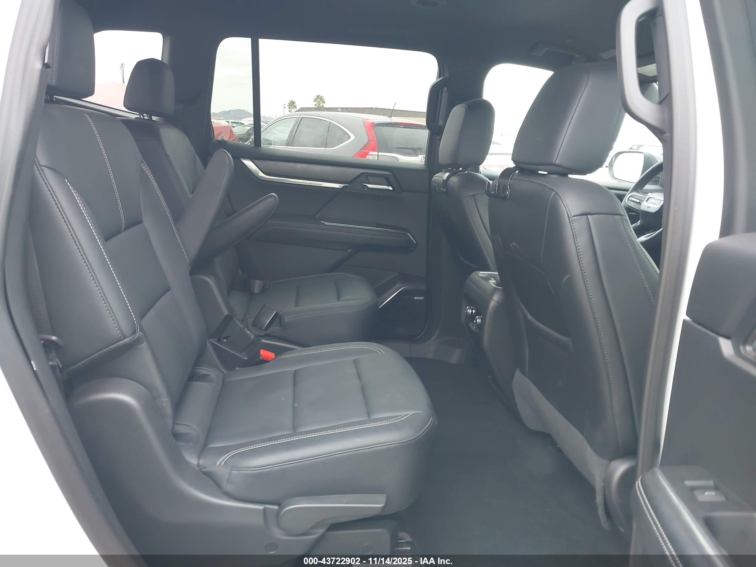 GMC ACADIA image 8