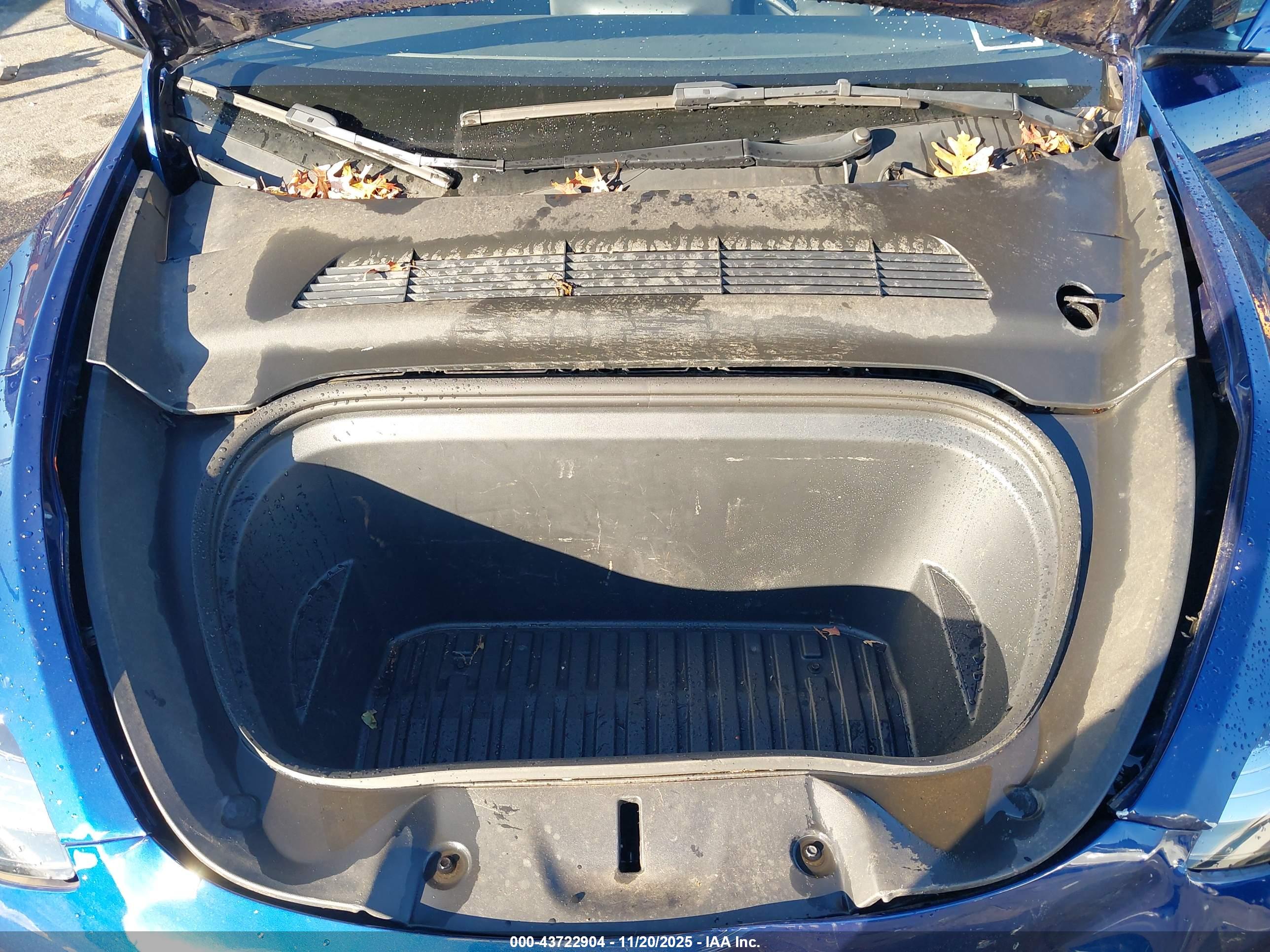 TESLA MODEL image 10