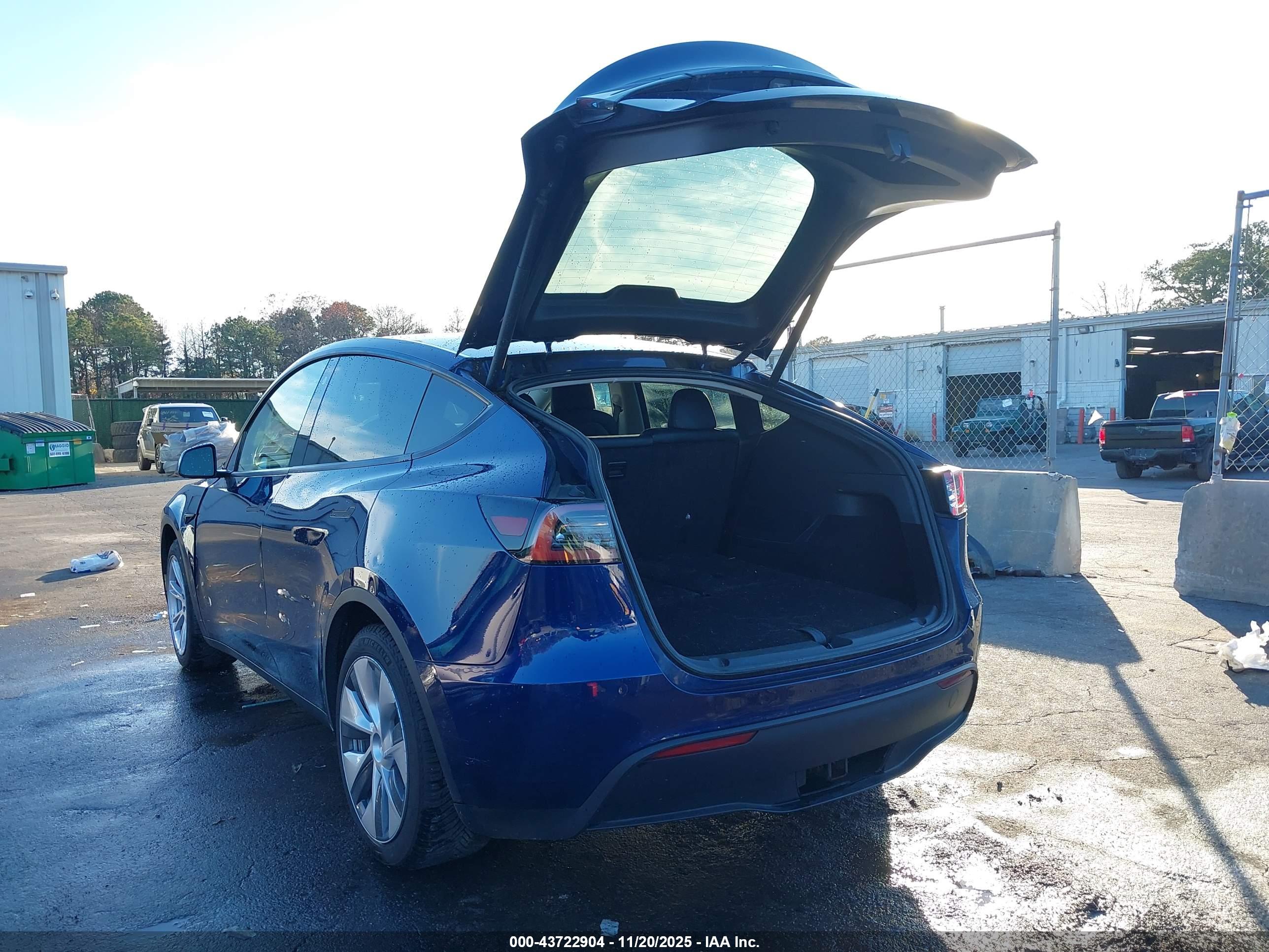 TESLA MODEL image 3