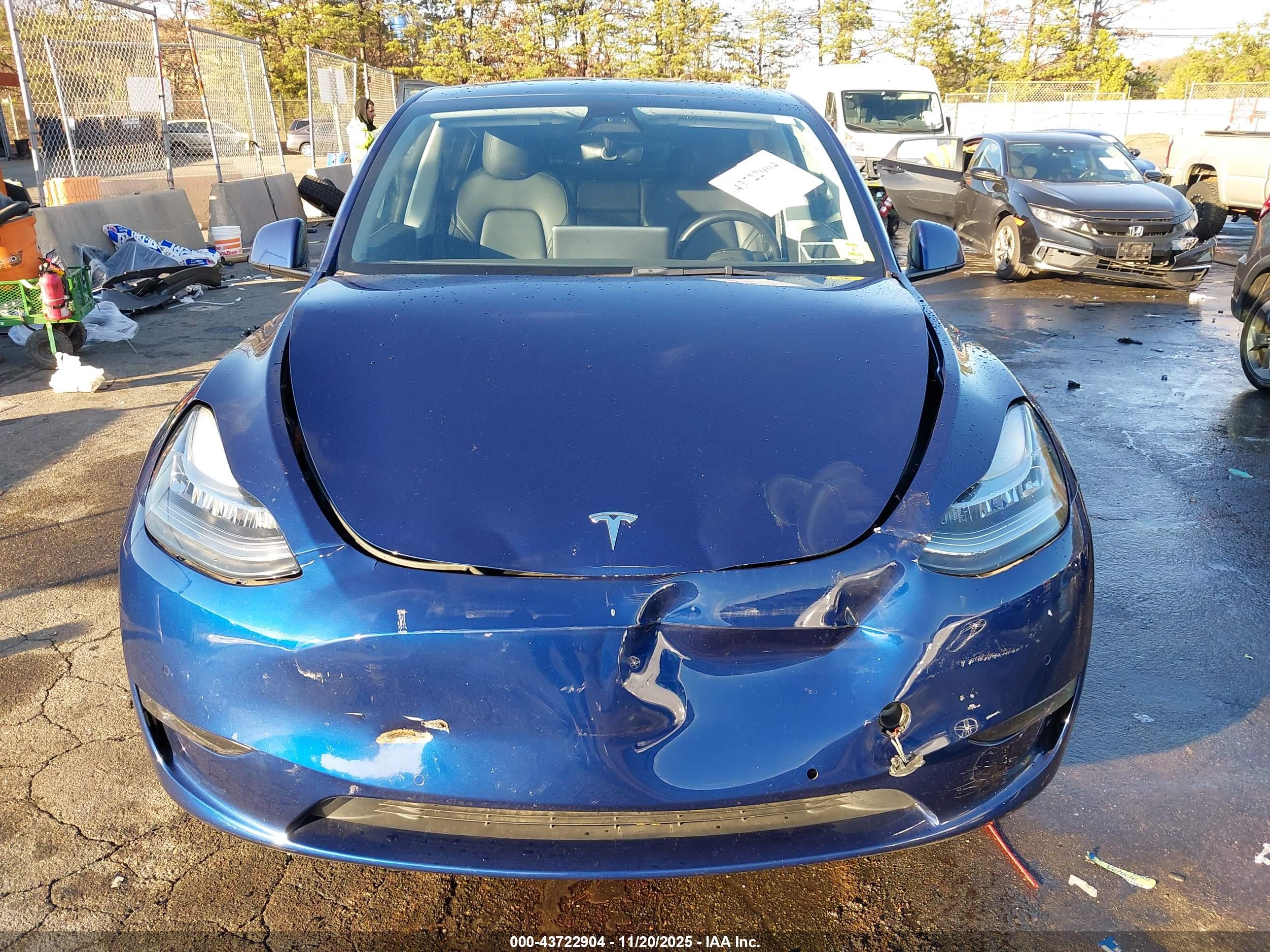 TESLA MODEL image 6
