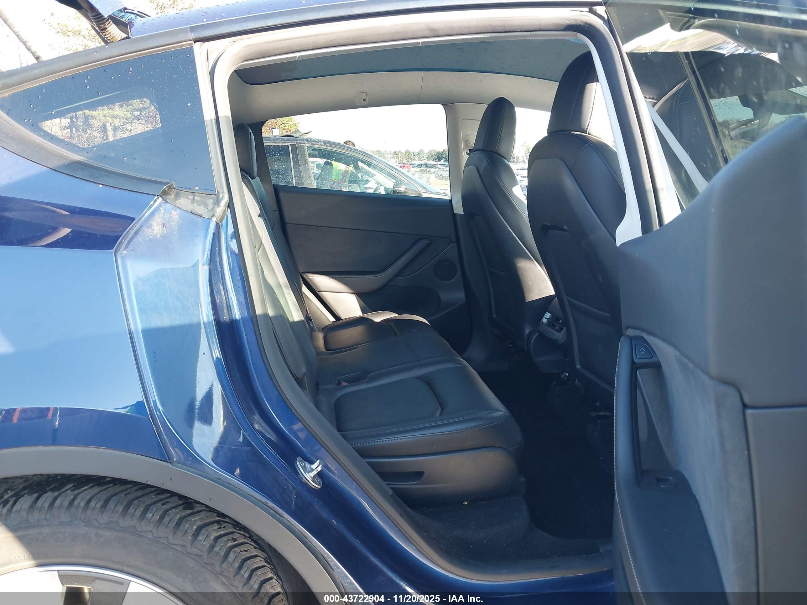 TESLA MODEL image 8