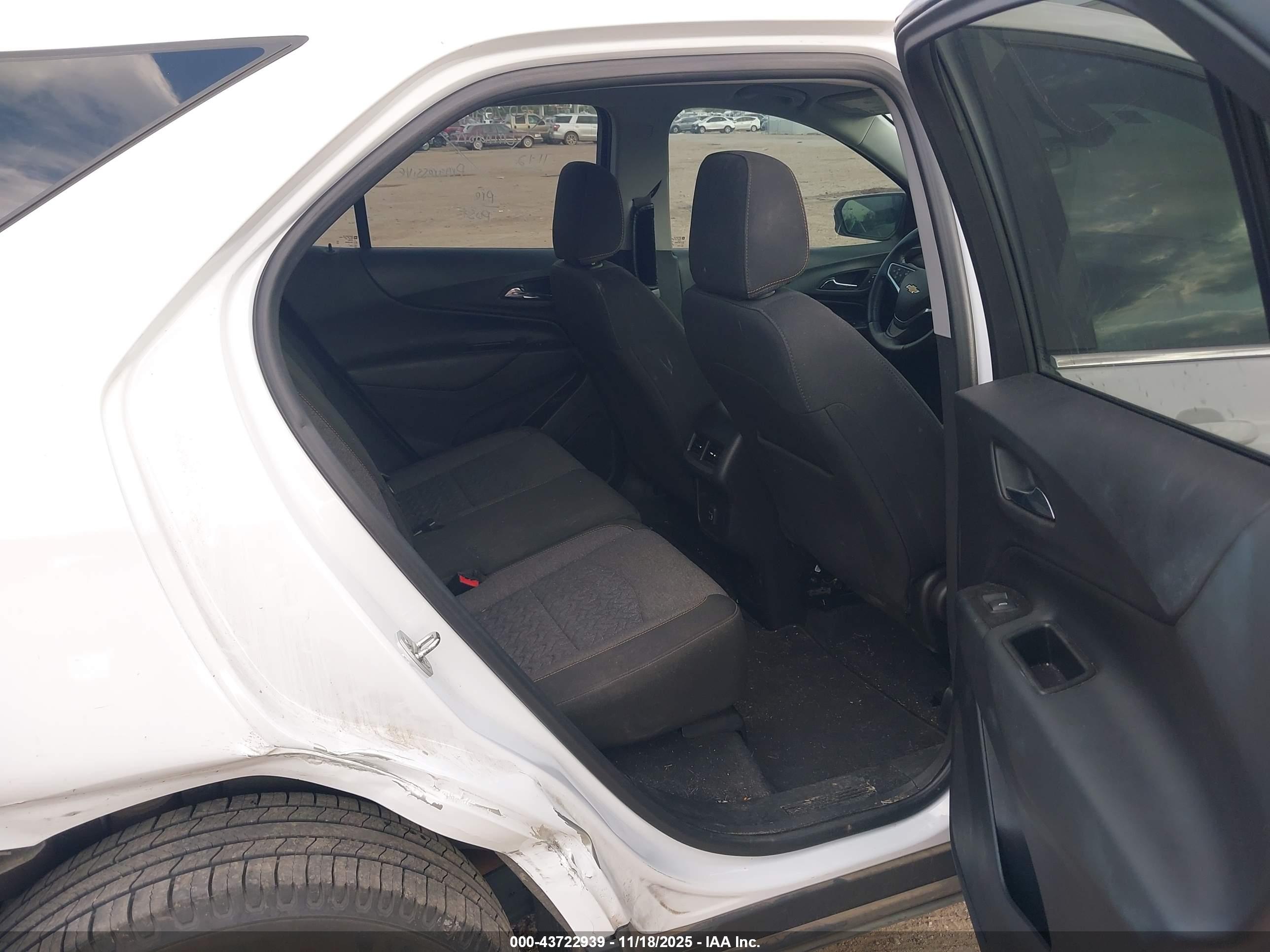 CHEVROLET EQUINOX image 8