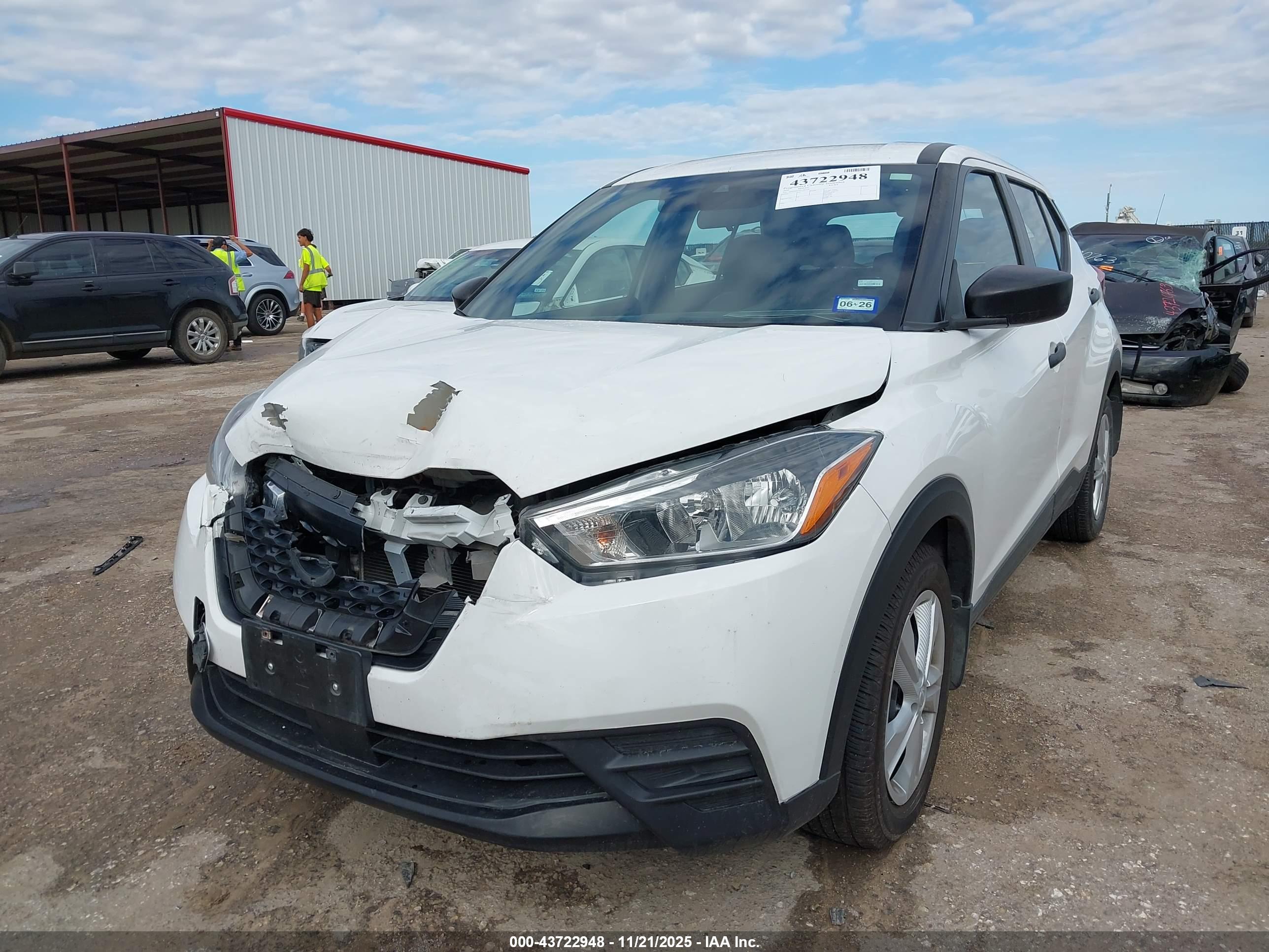 NISSAN KICKS image 2