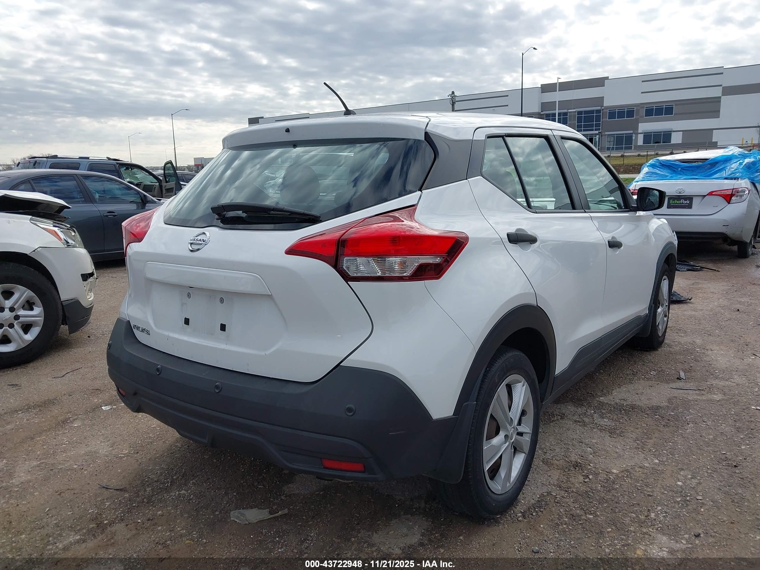 NISSAN KICKS image 4