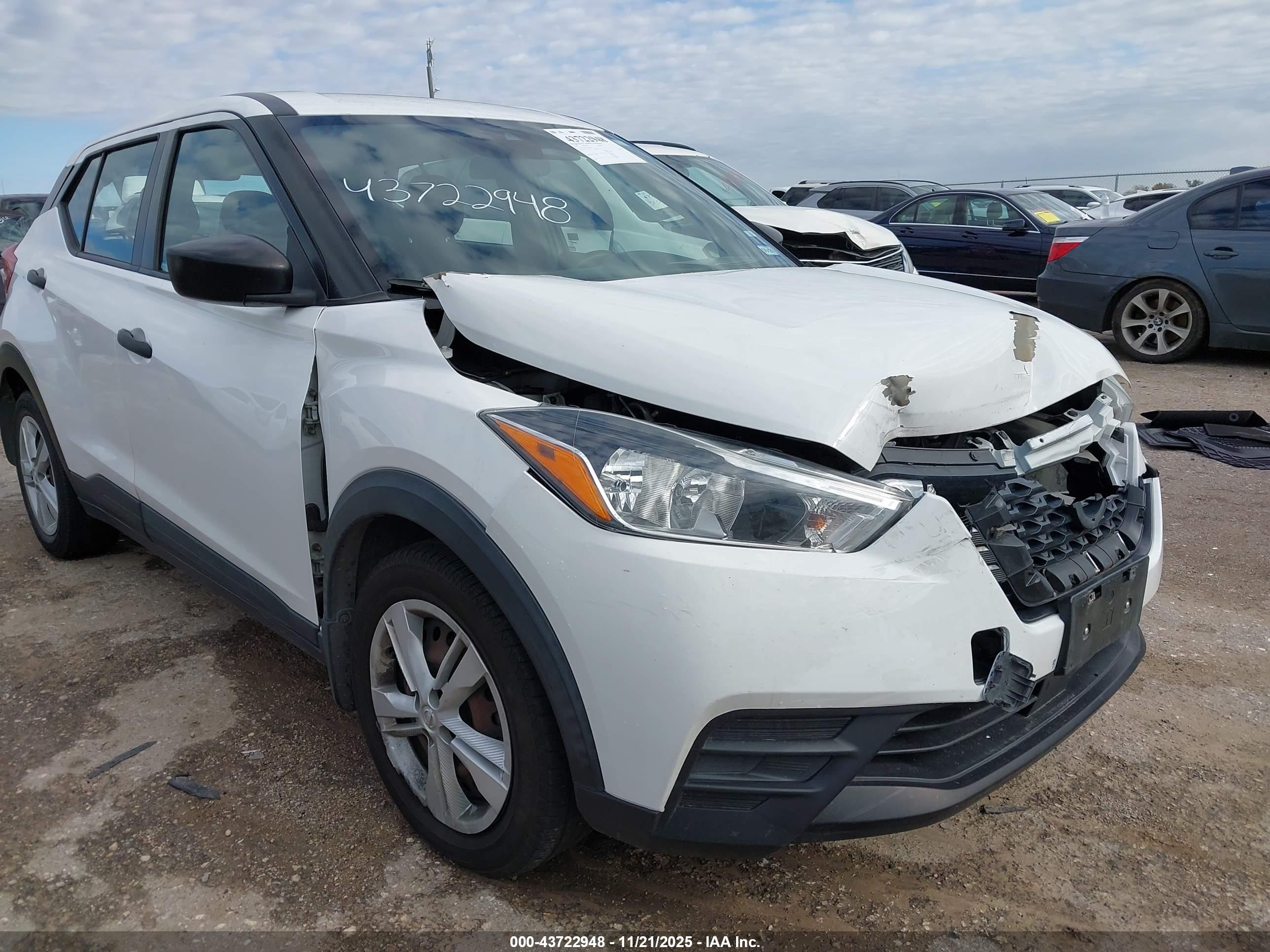 NISSAN KICKS image 6