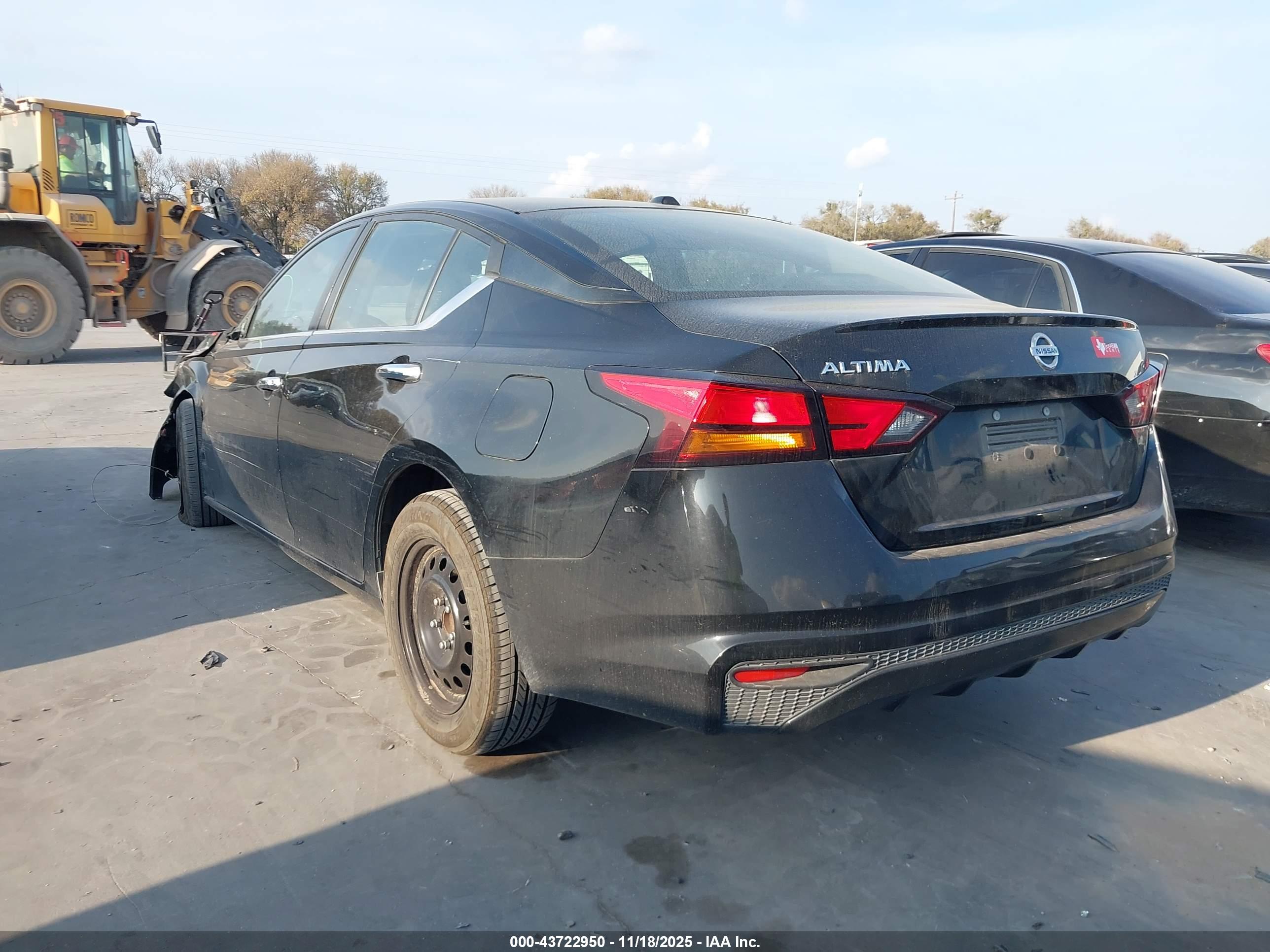 NISSAN ALTIMA image 3