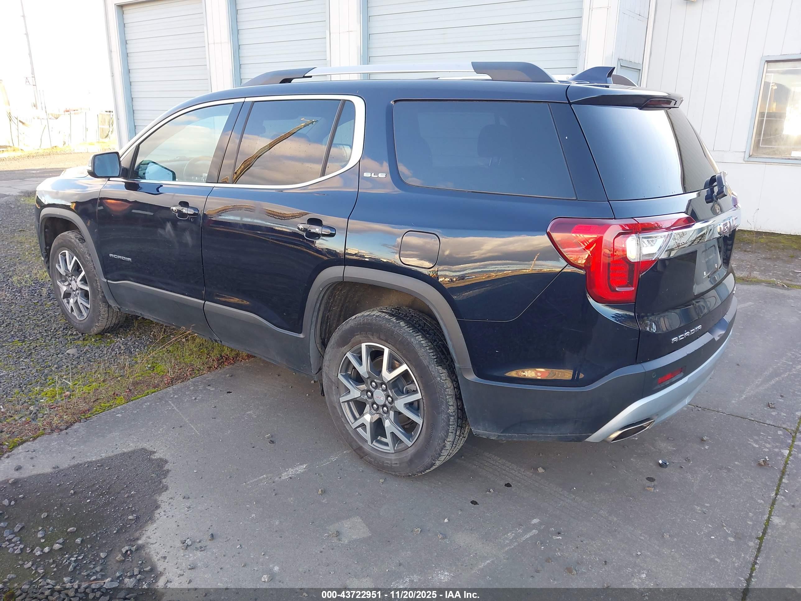 GMC ACADIA image 3