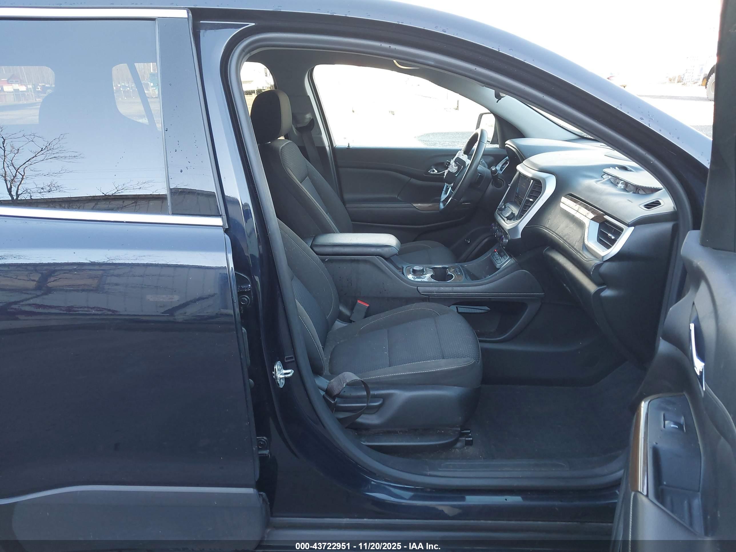 GMC ACADIA image 5