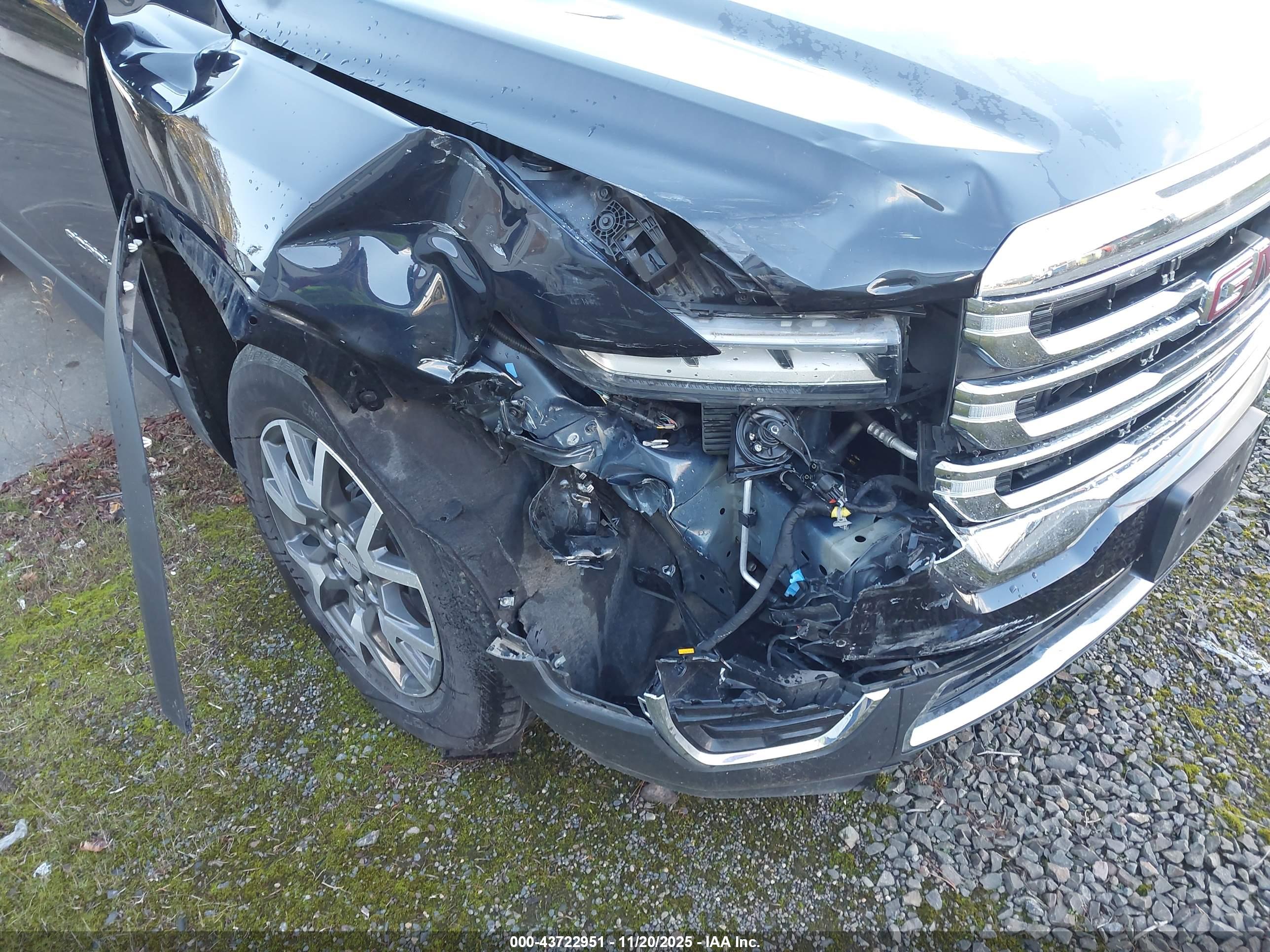 GMC ACADIA image 6