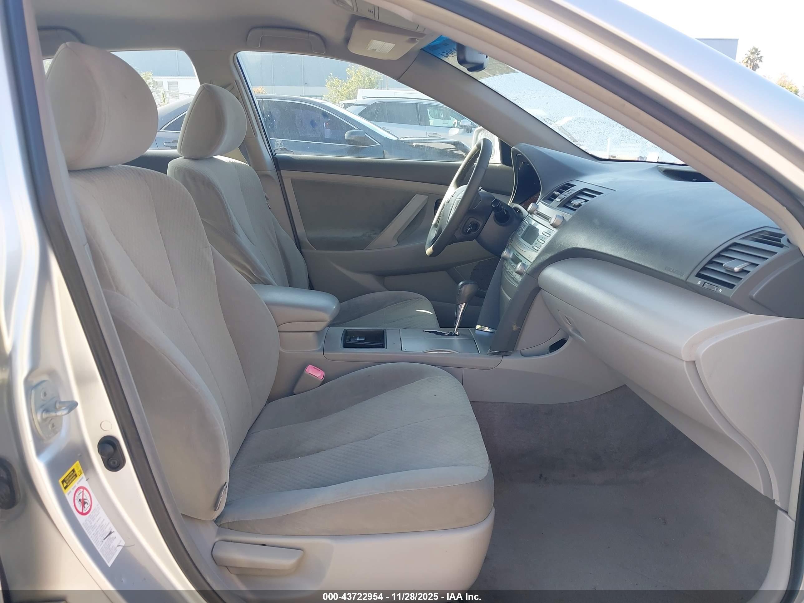 TOYOTA CAMRY image 5