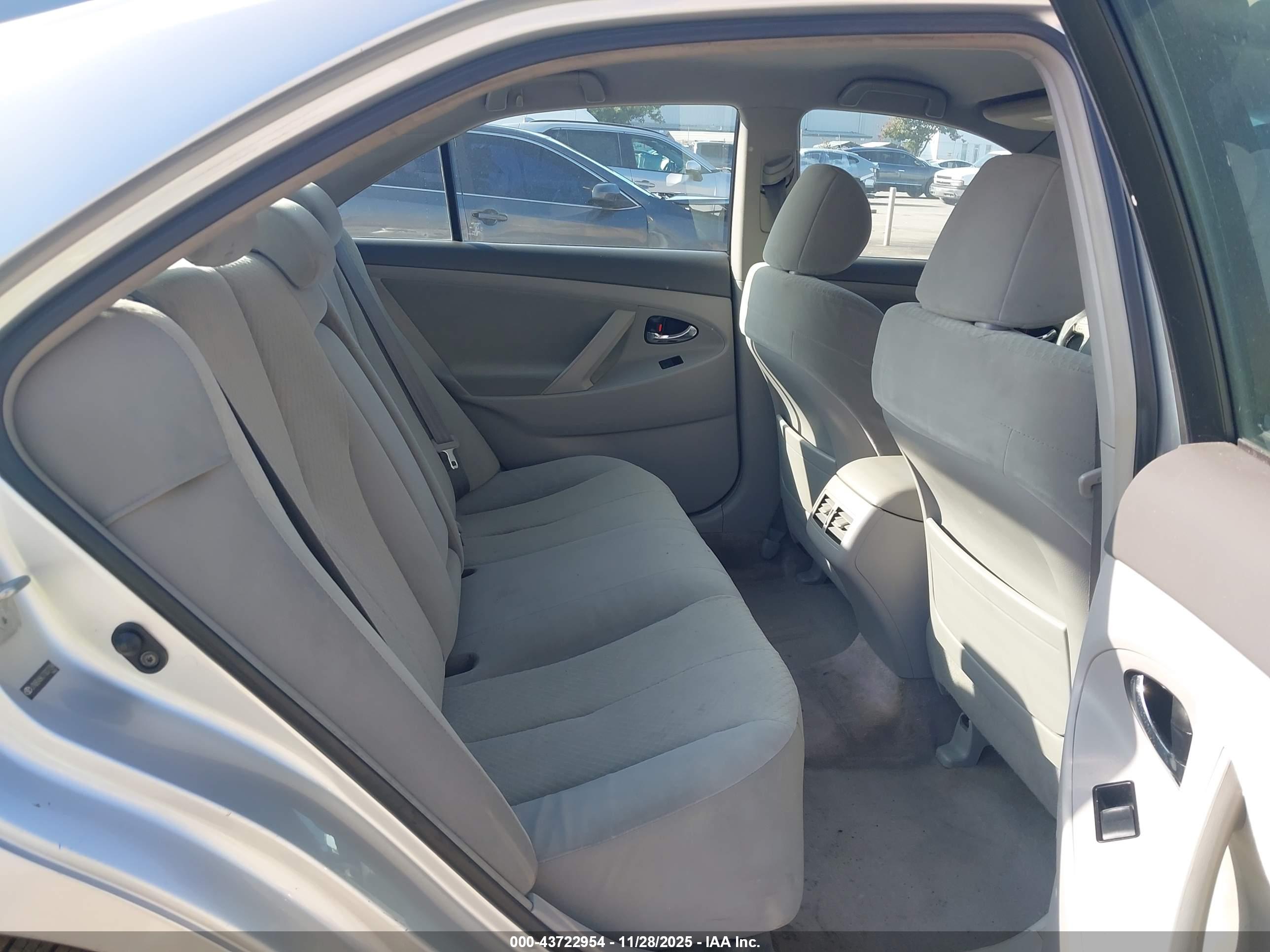 TOYOTA CAMRY image 8