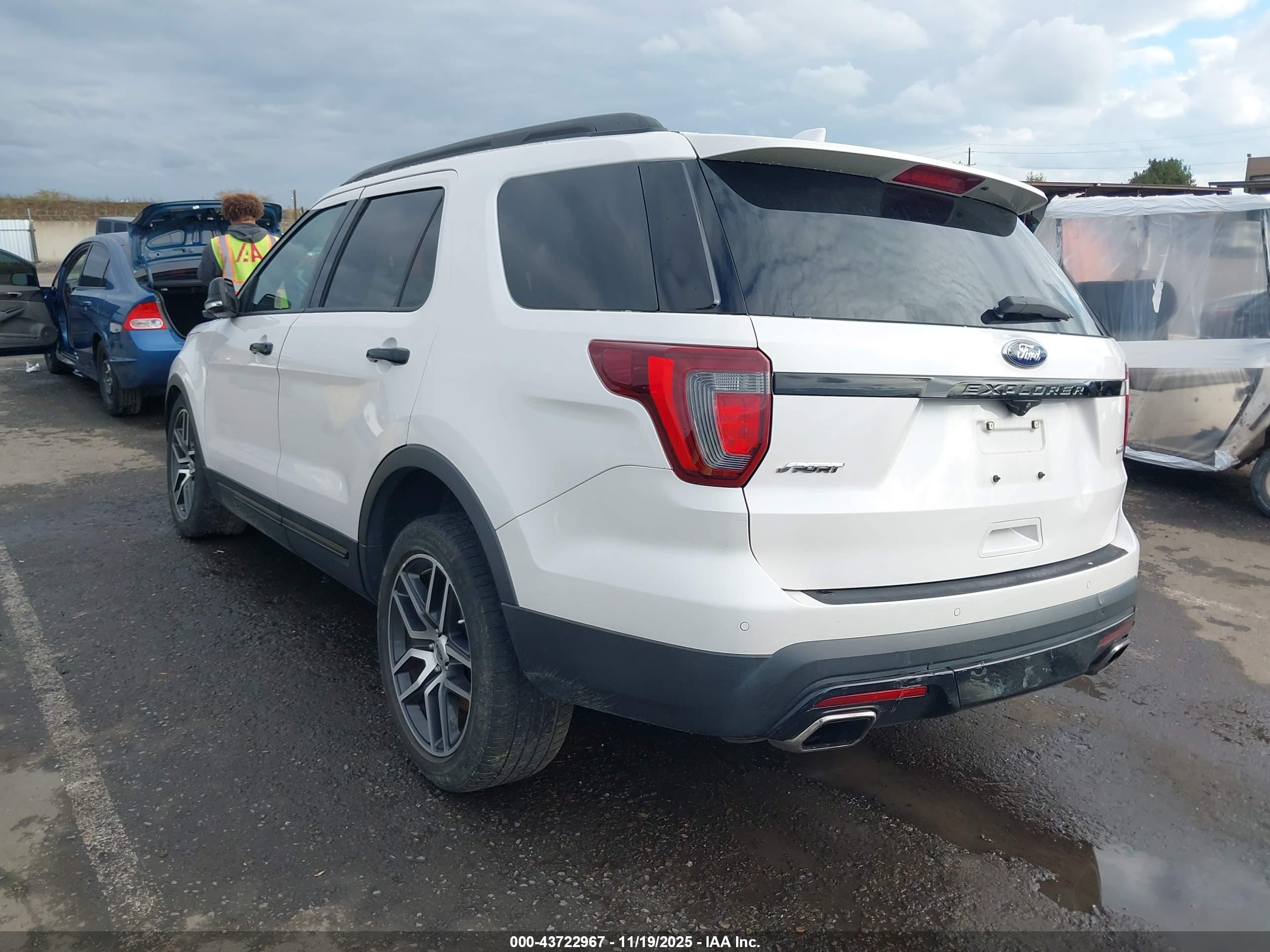 FORD EXPLORER image 3