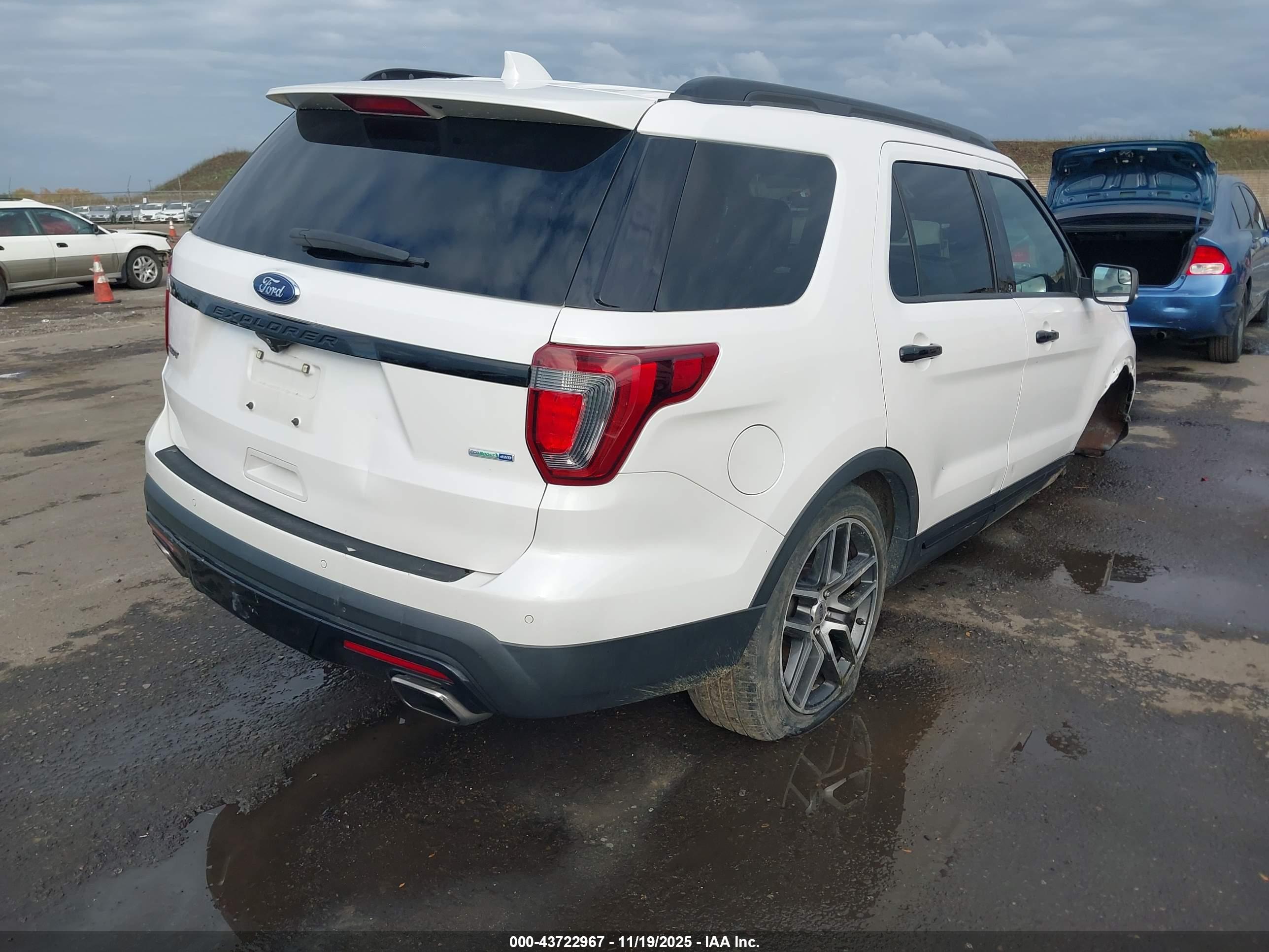 FORD EXPLORER image 4
