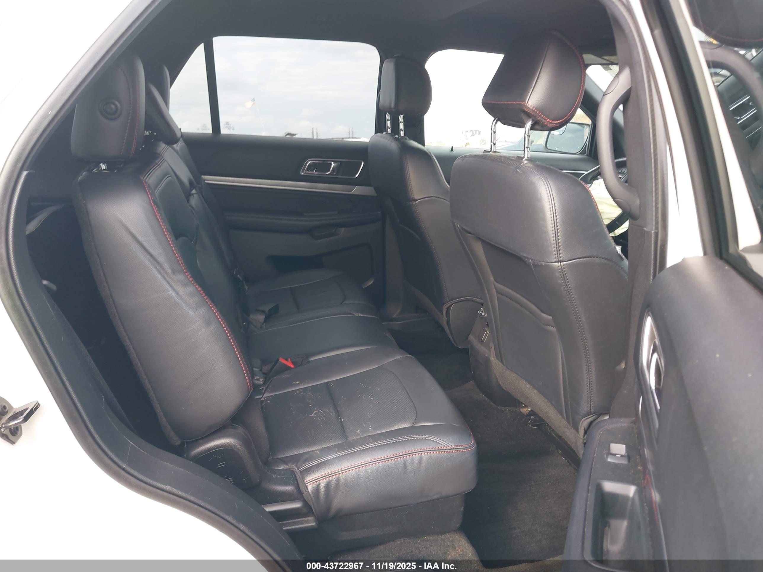 FORD EXPLORER image 8