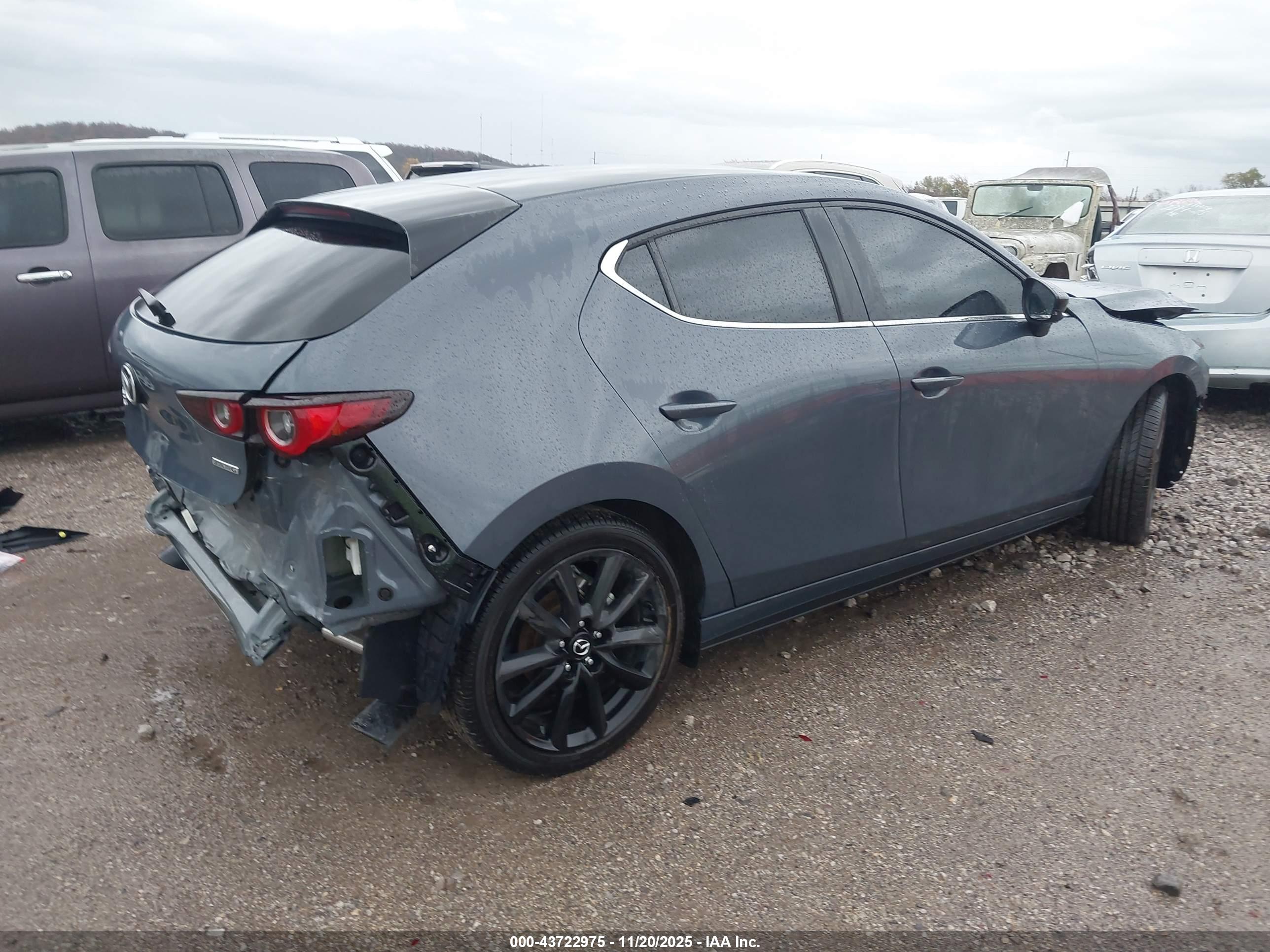 MAZDA MAZDA3 image 4