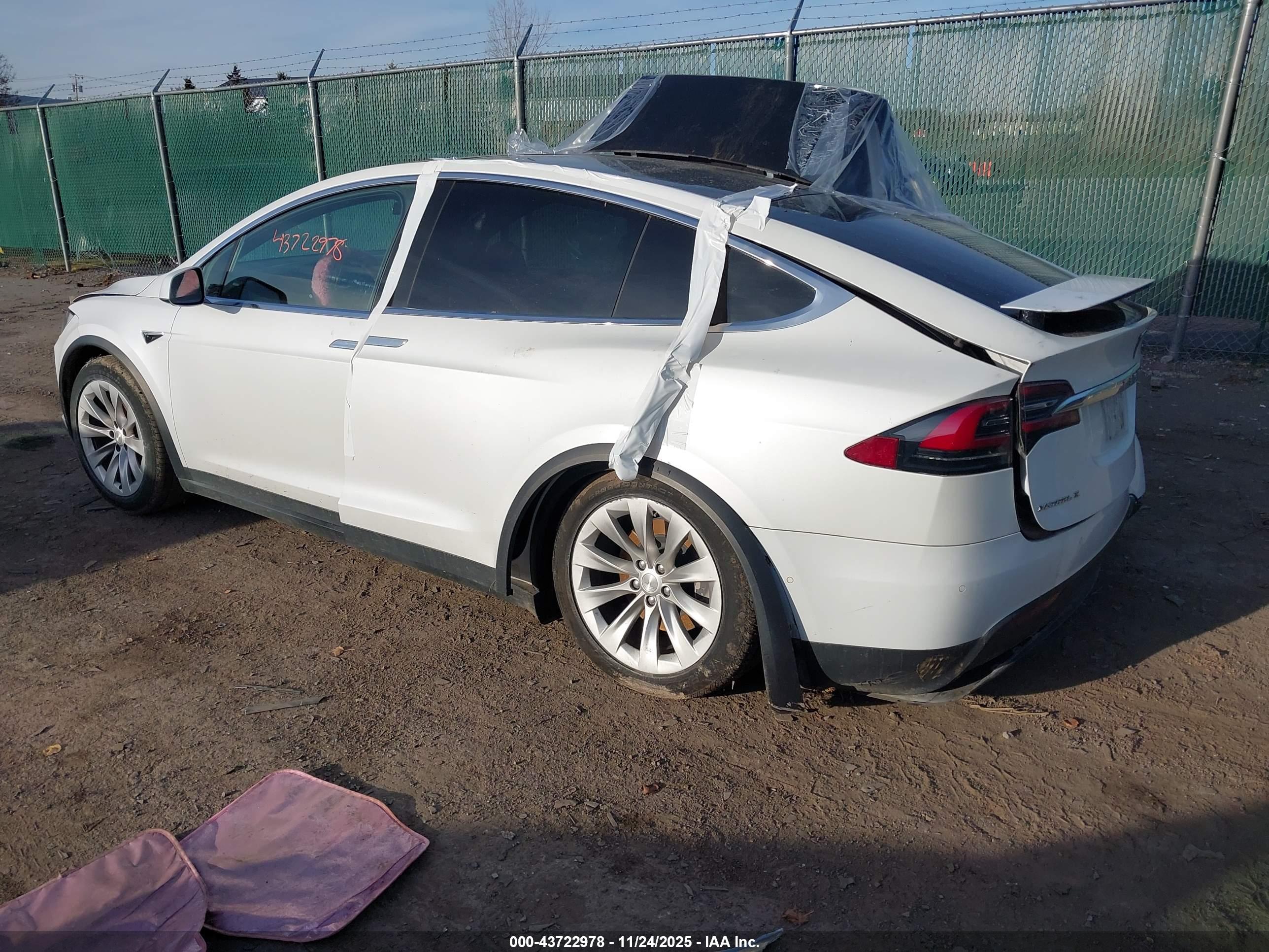 TESLA MODEL image 3