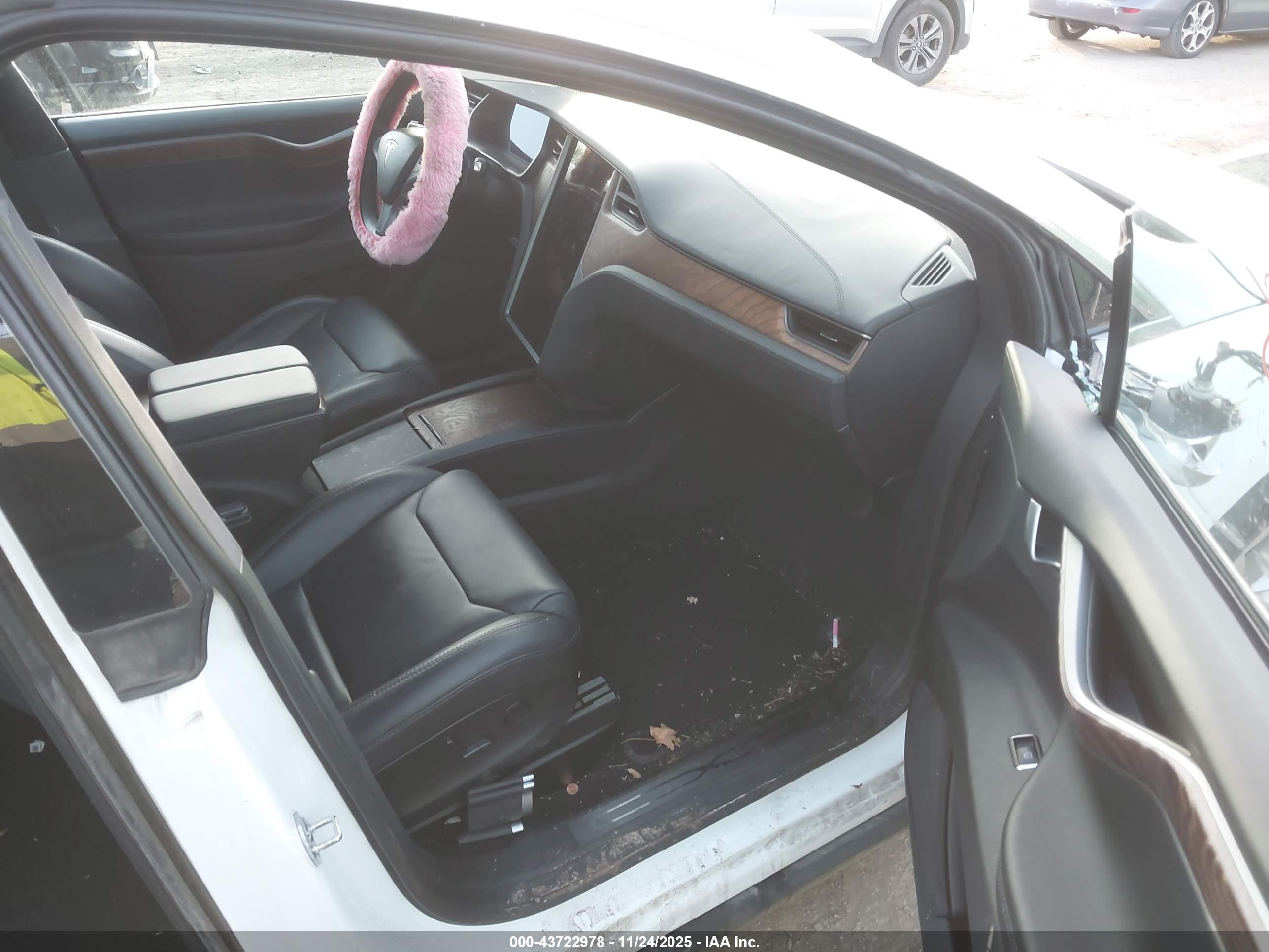 TESLA MODEL image 5