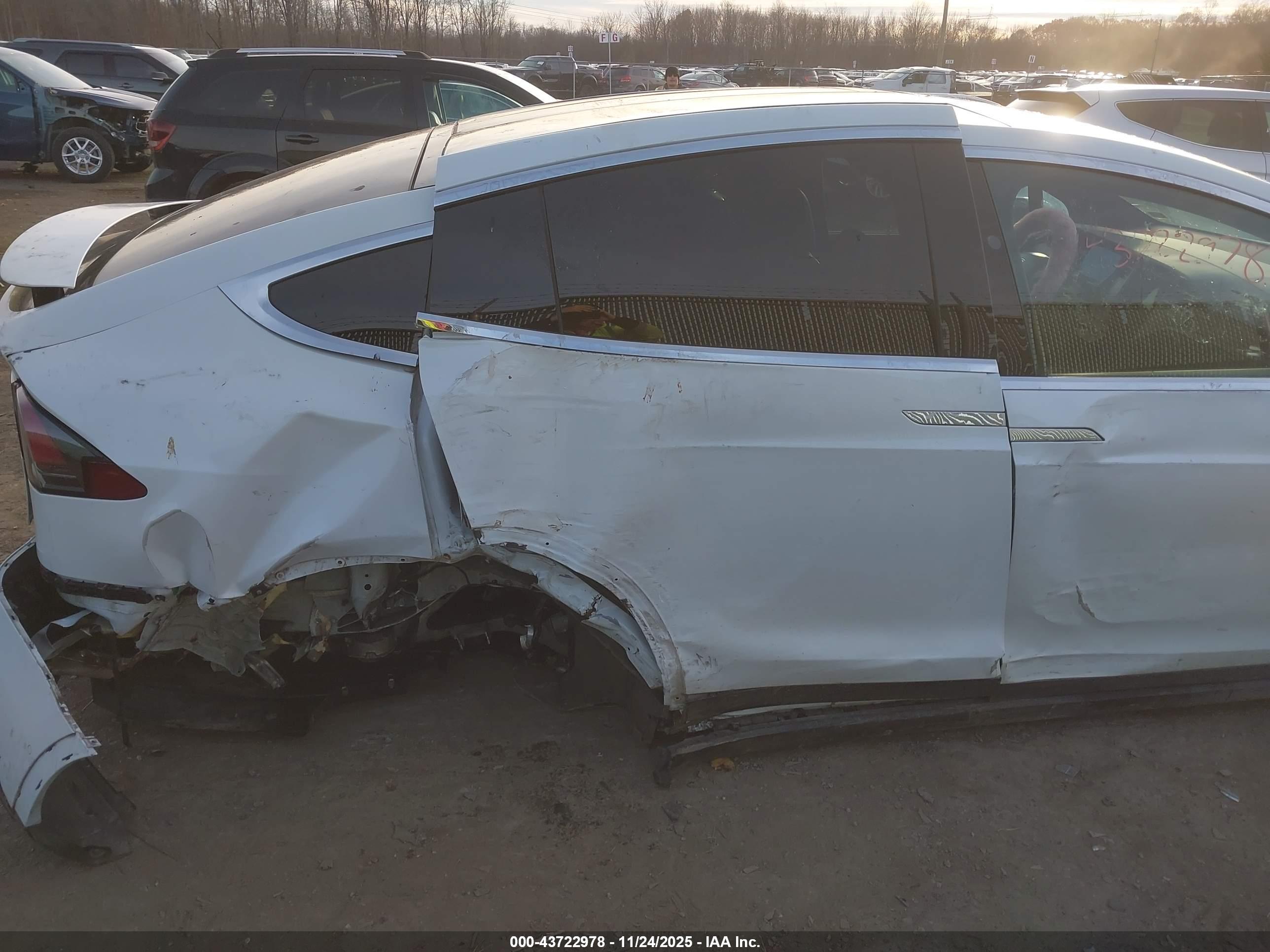 TESLA MODEL image 6