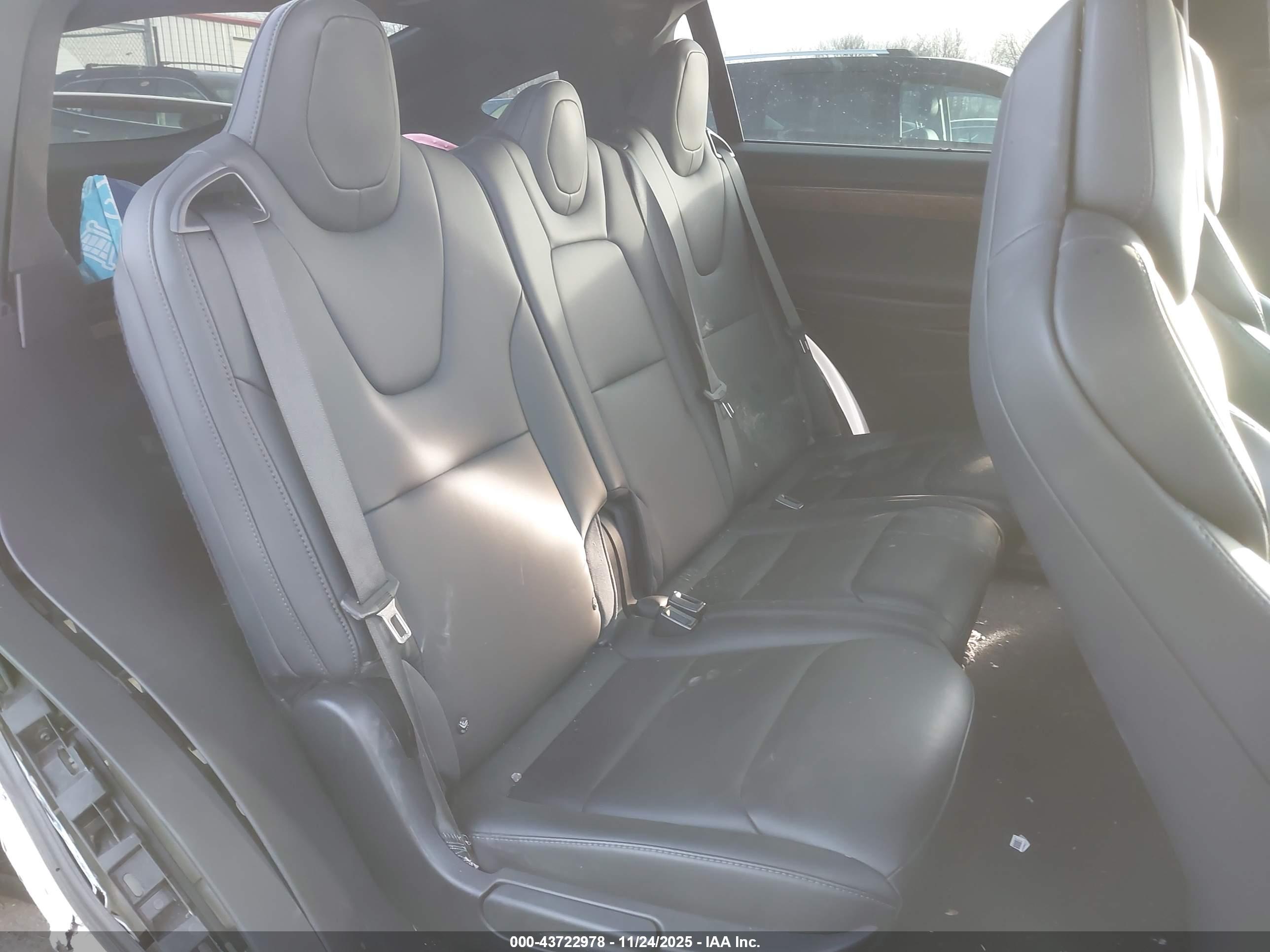 TESLA MODEL image 8