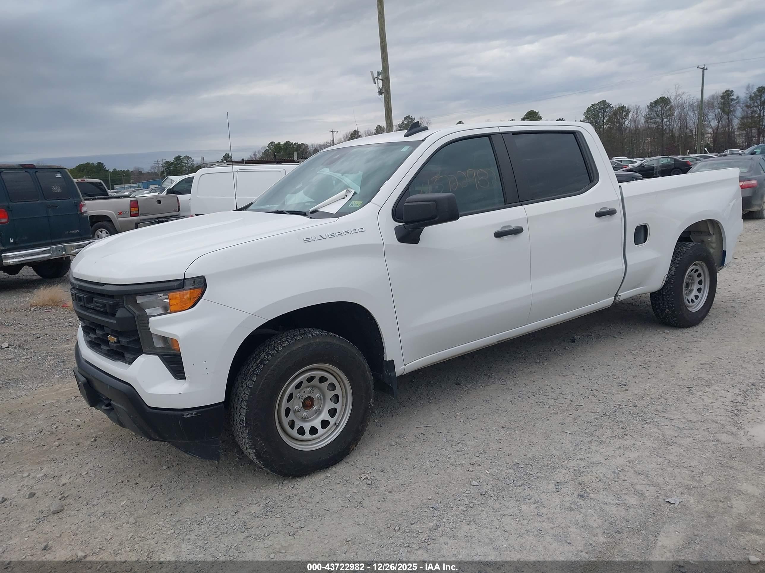 CHEVROLET SILVERADO image 2
