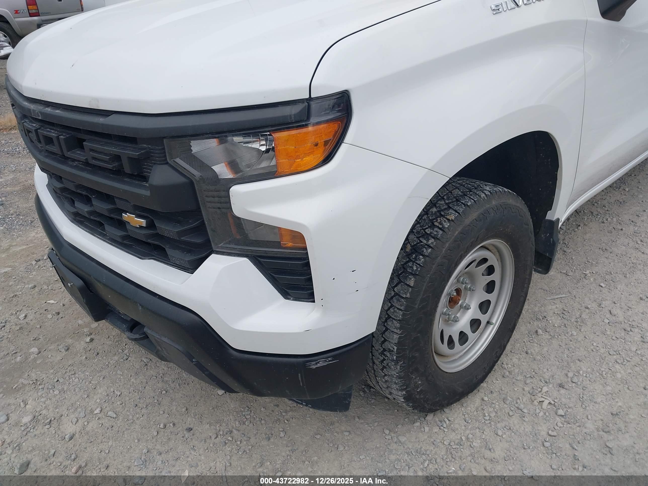 CHEVROLET SILVERADO image 6