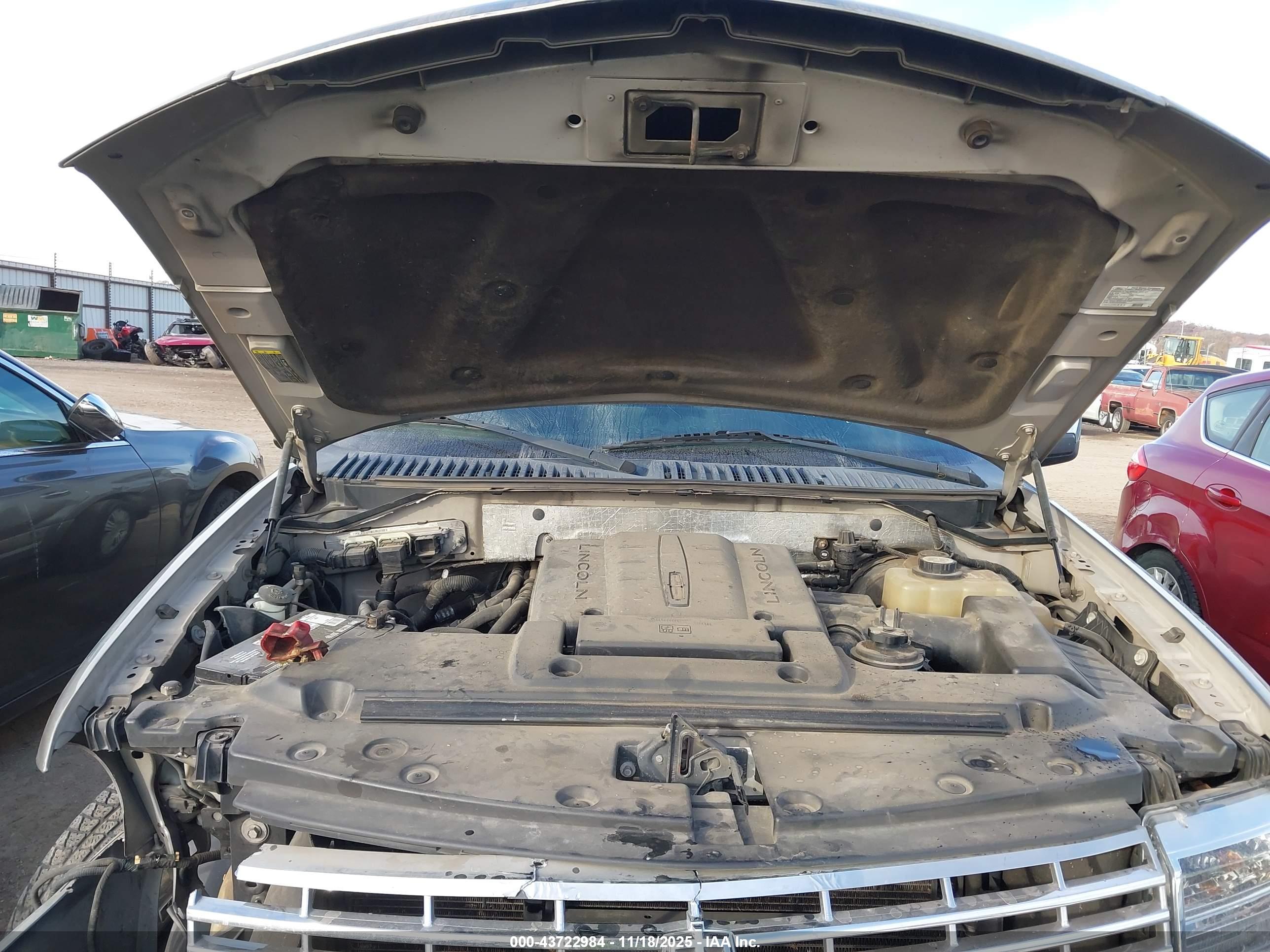 LINCOLN NAVIGATOR image 10