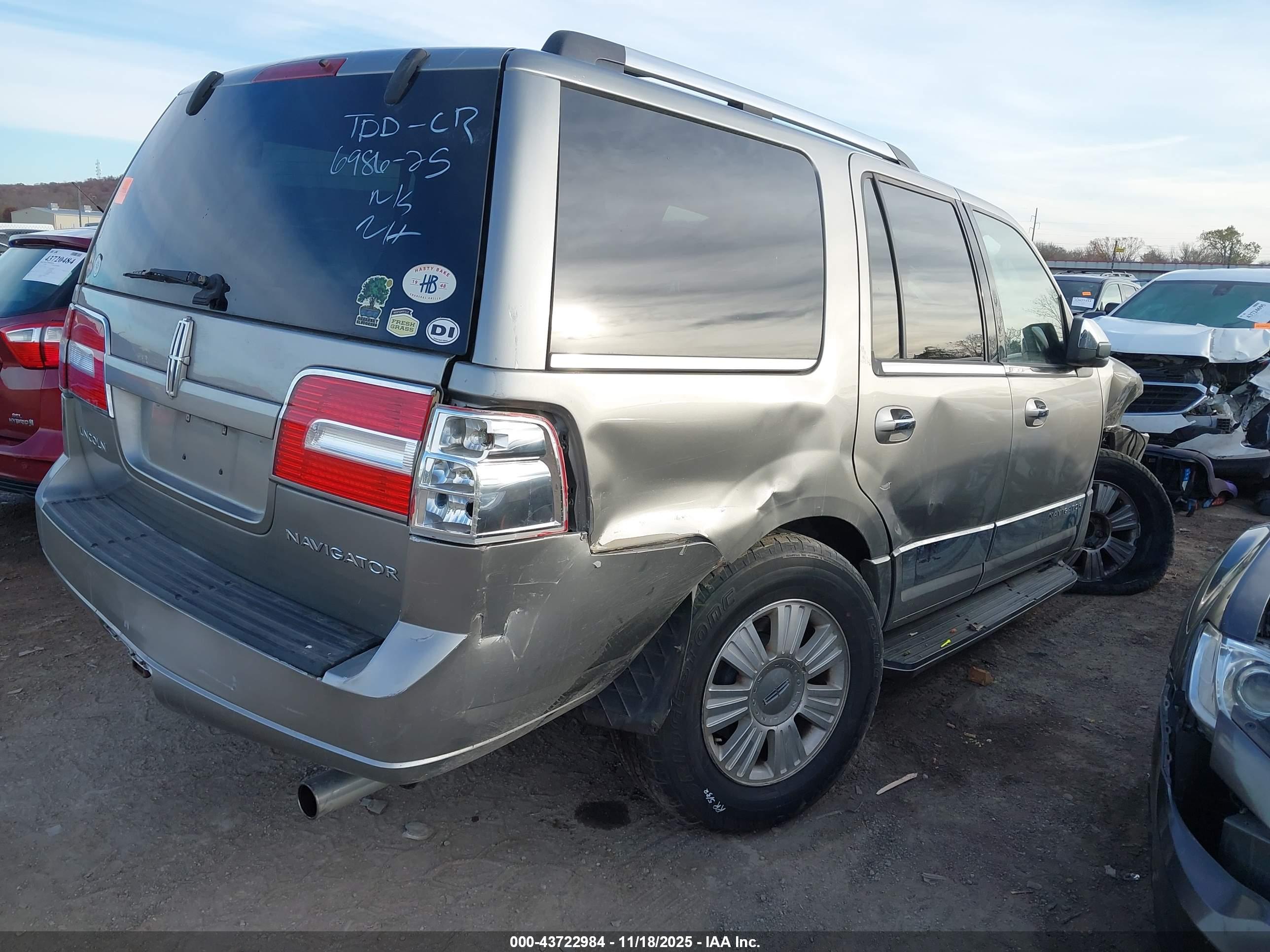 LINCOLN NAVIGATOR image 4