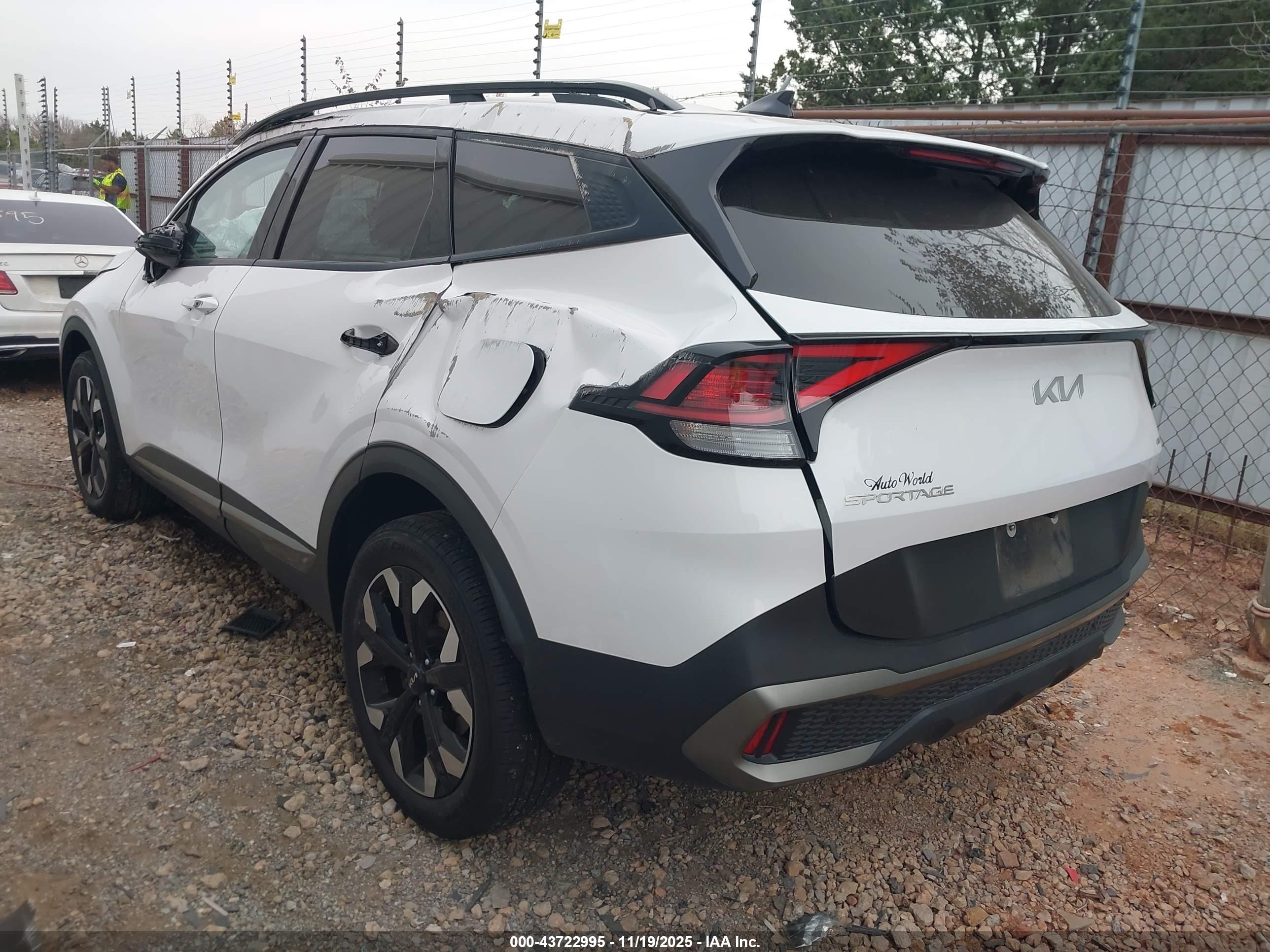 KIA SPORTAGE image 3