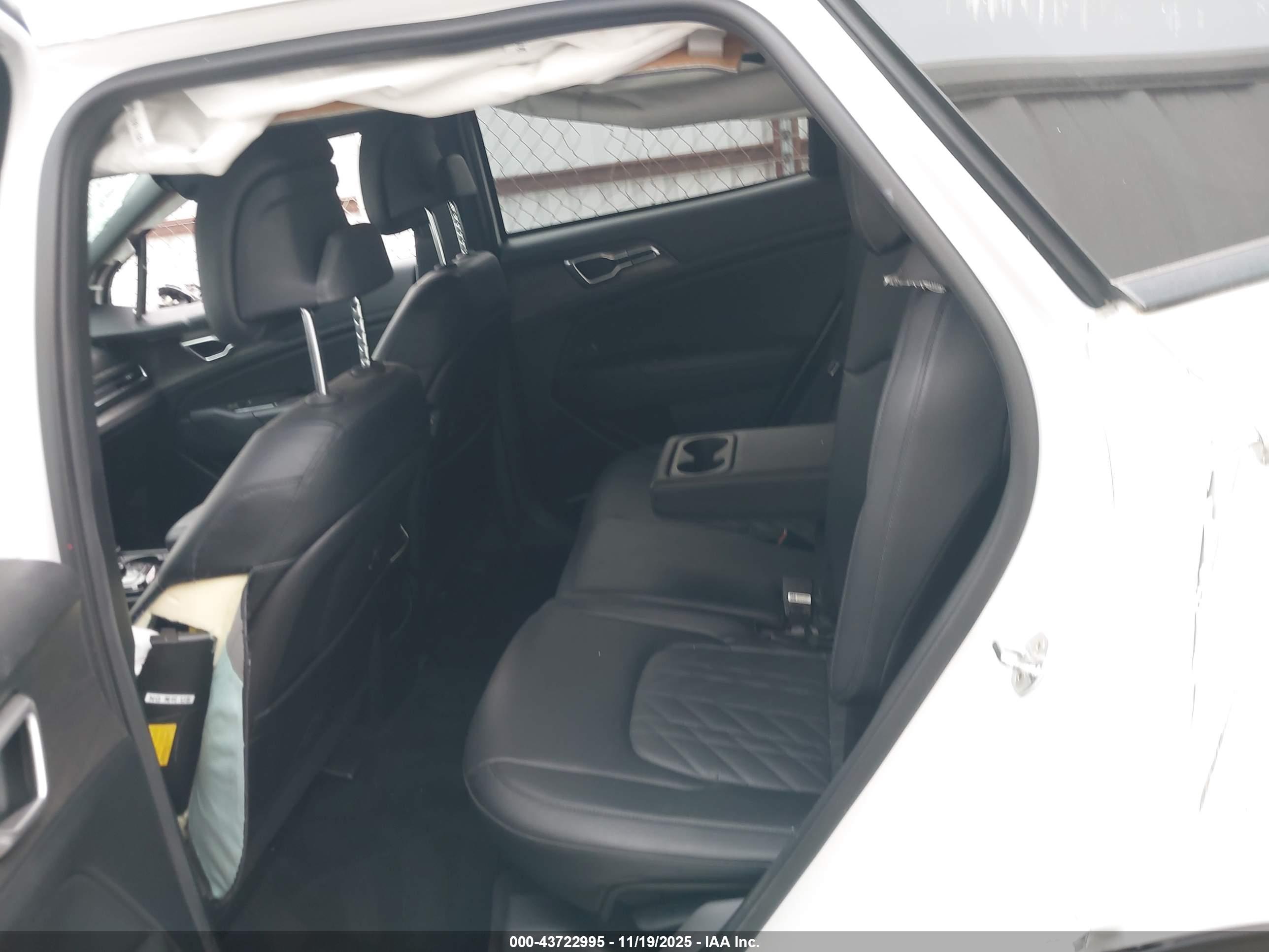 KIA SPORTAGE image 8
