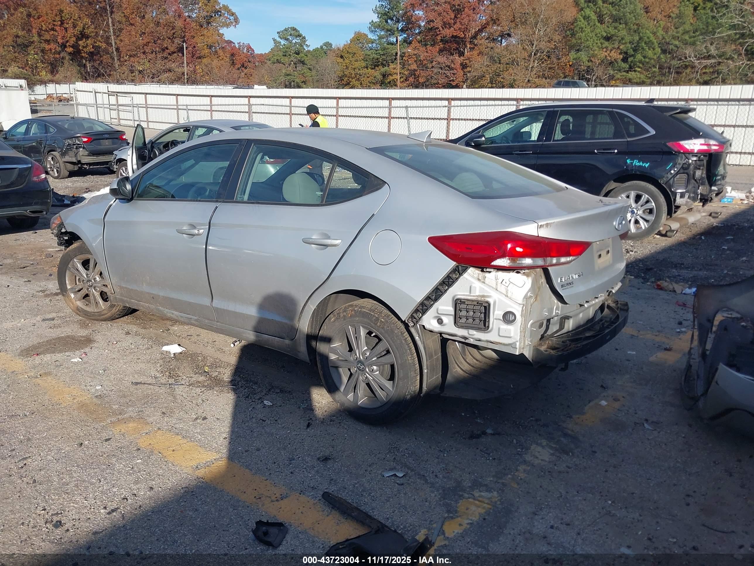 HYUNDAI ELANTRA image 3