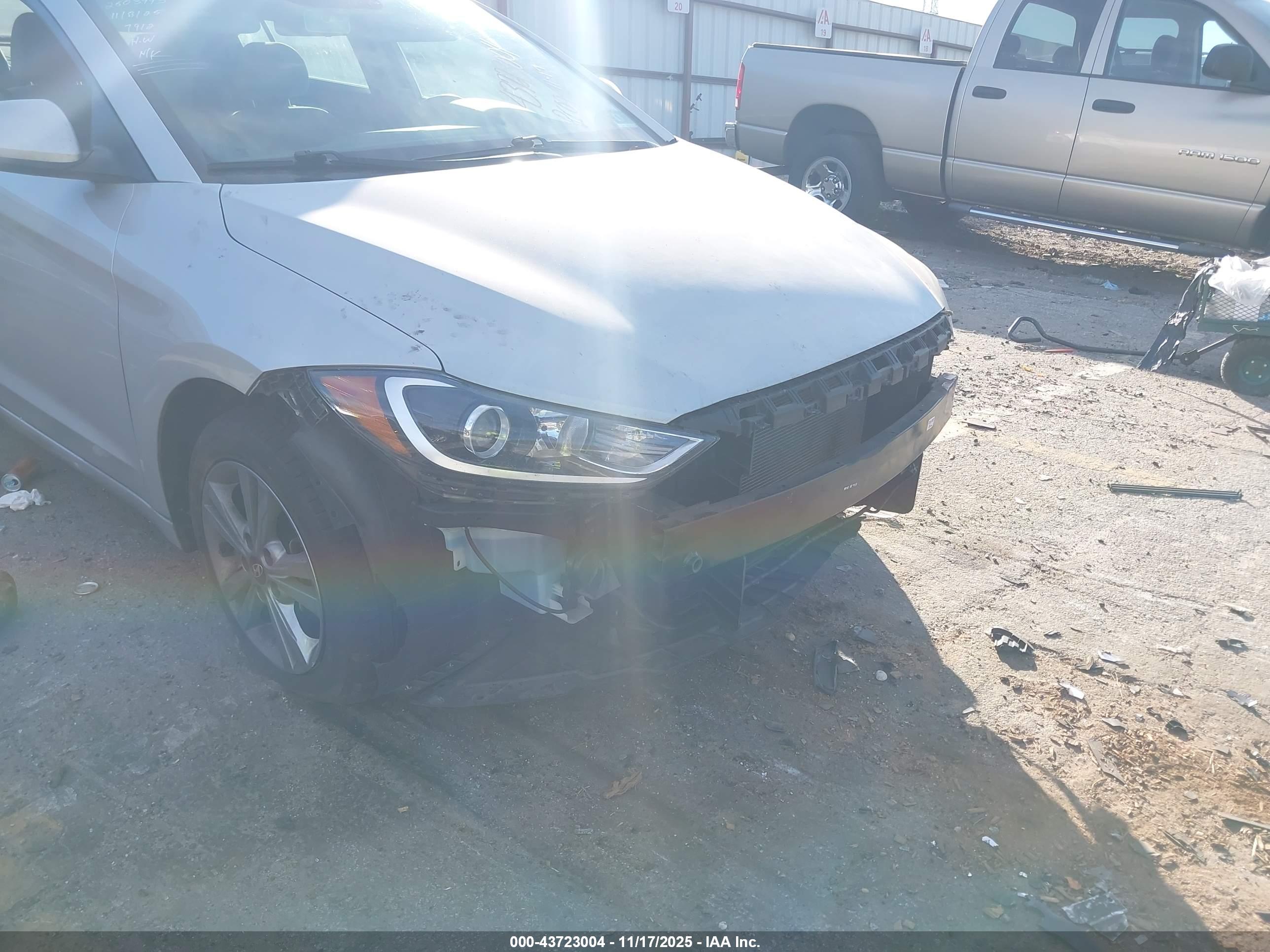 HYUNDAI ELANTRA image 6