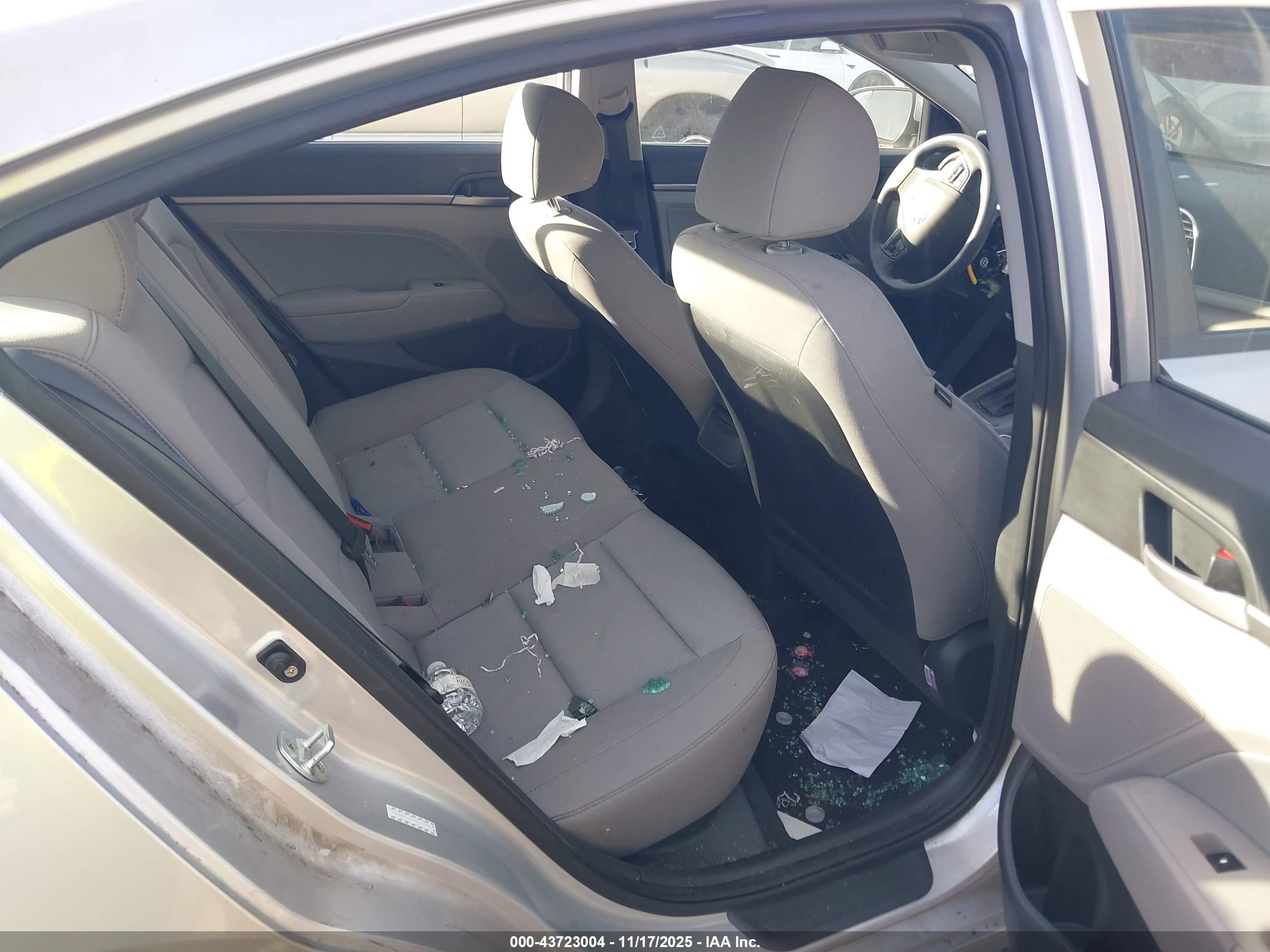 HYUNDAI ELANTRA image 8