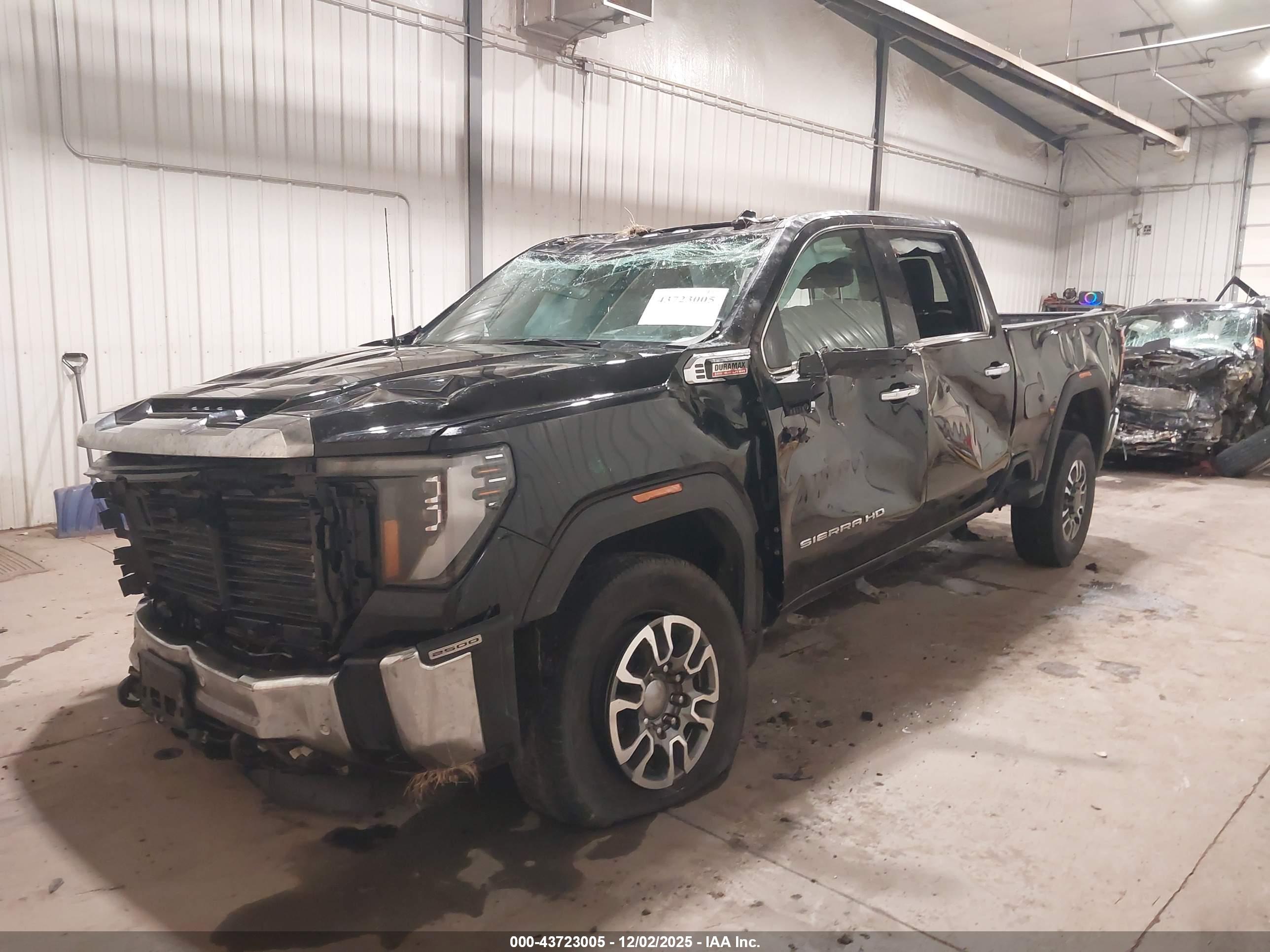 GMC SIERRA image 2