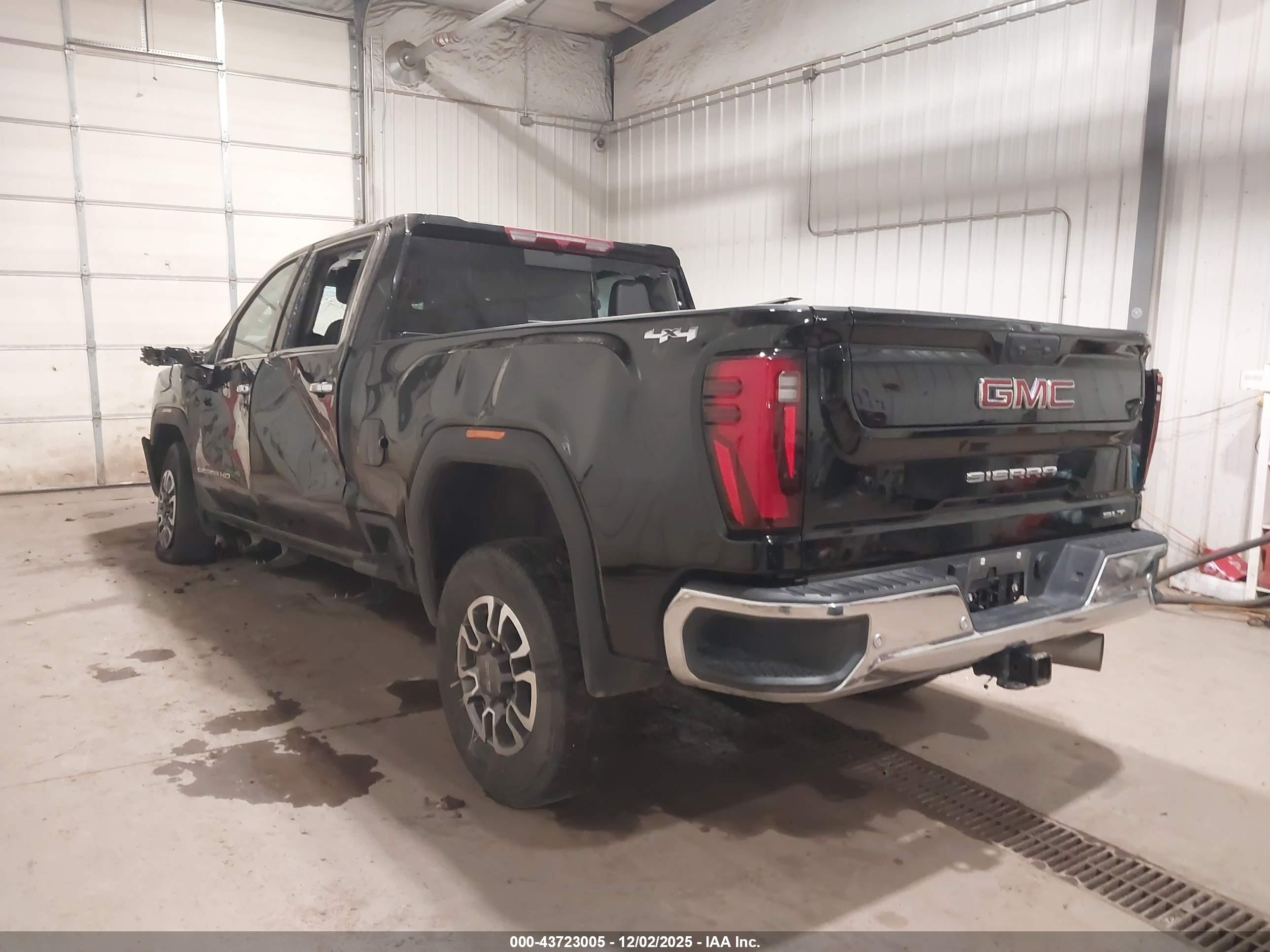 GMC SIERRA image 3