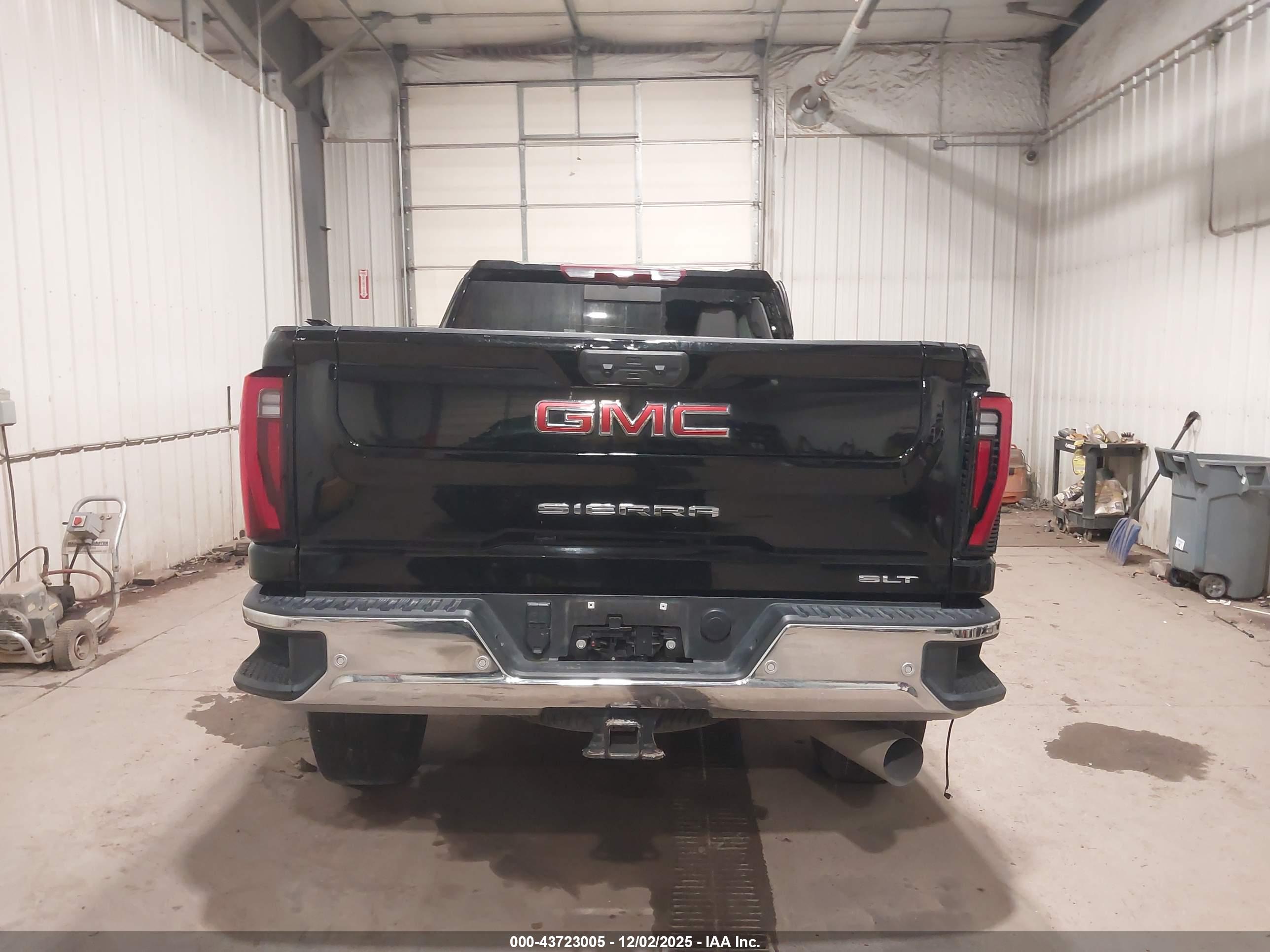 GMC SIERRA image 8
