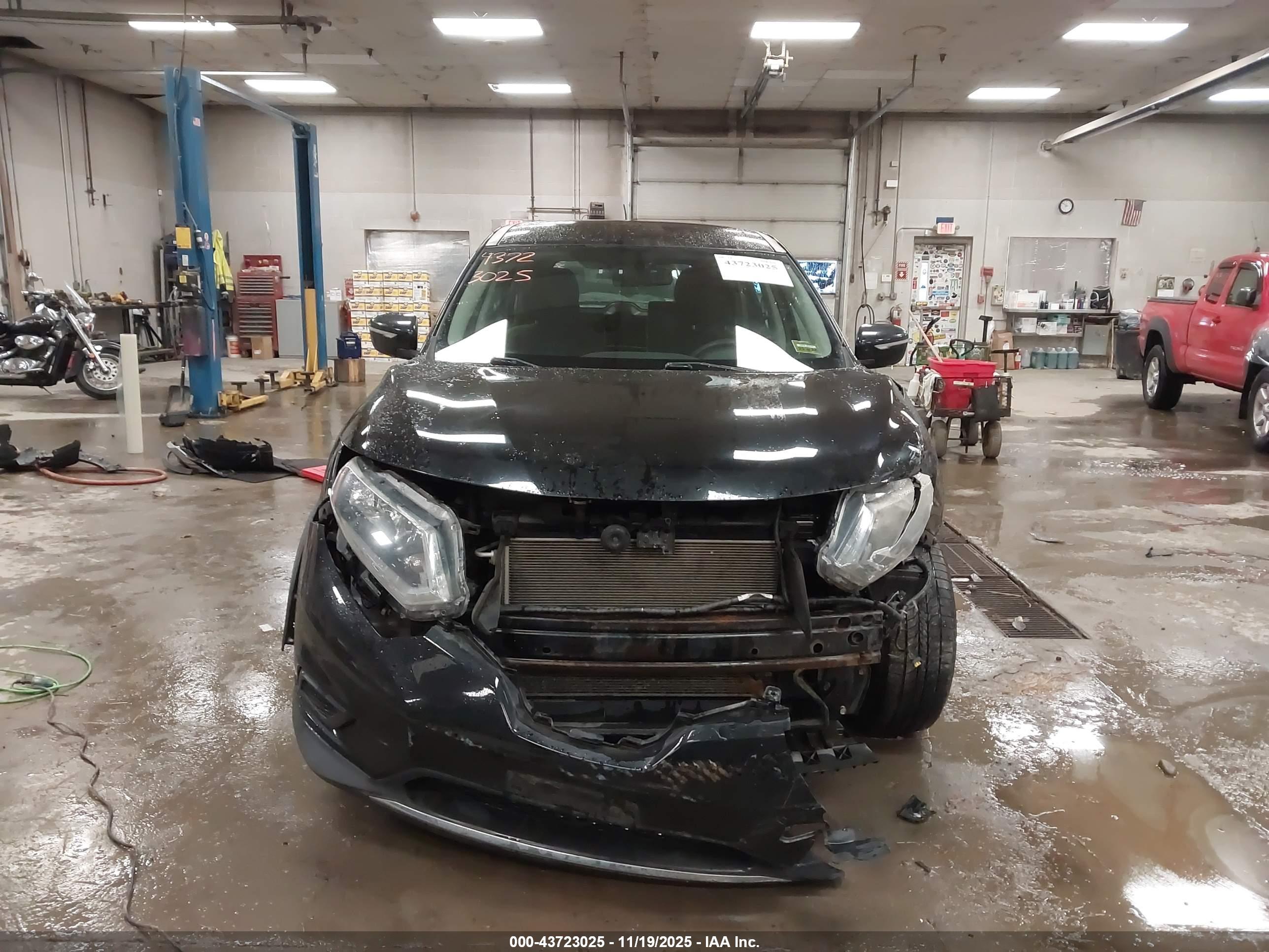 NISSAN ROGUE image 6