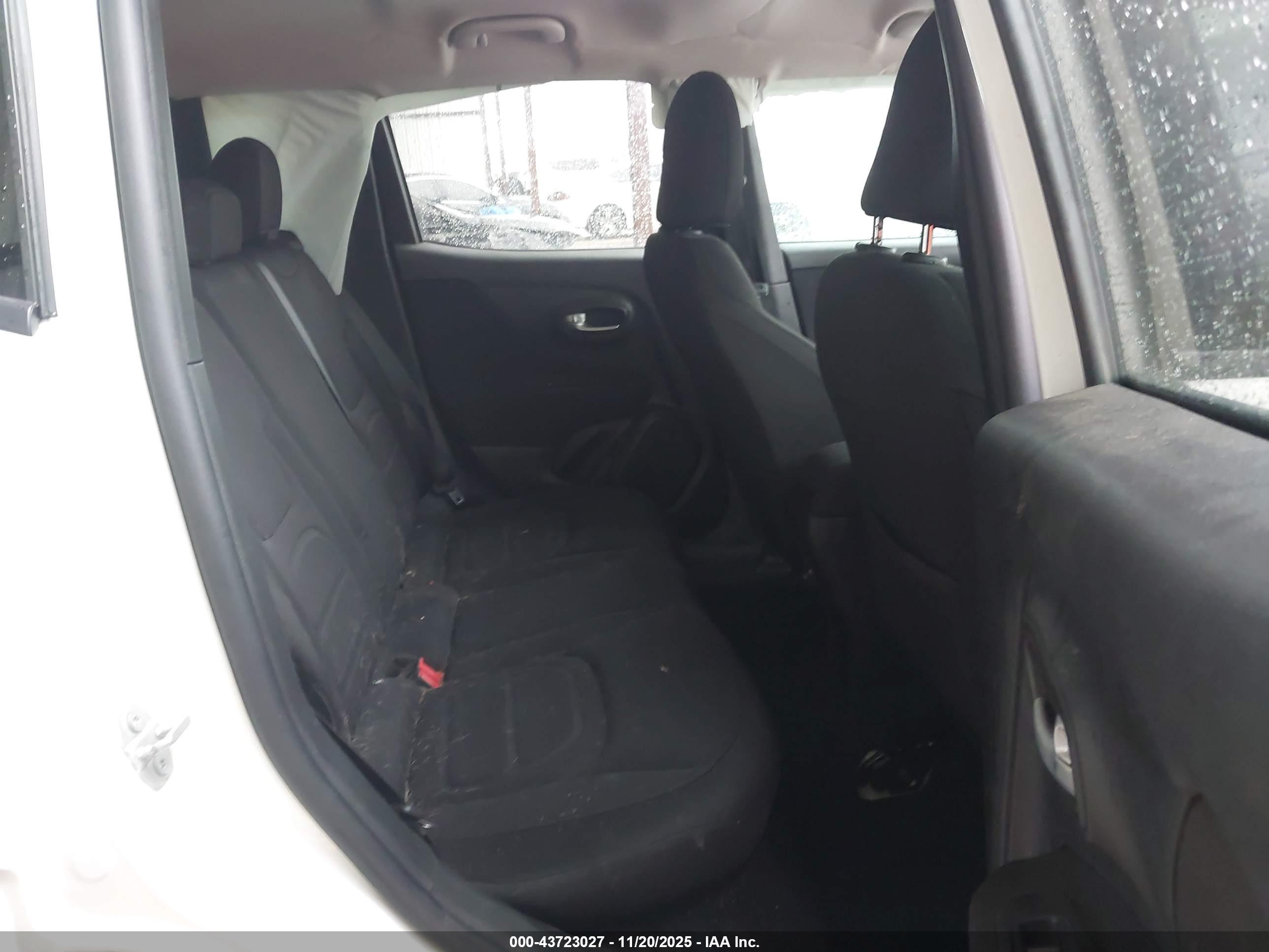 JEEP RENEGADE image 8